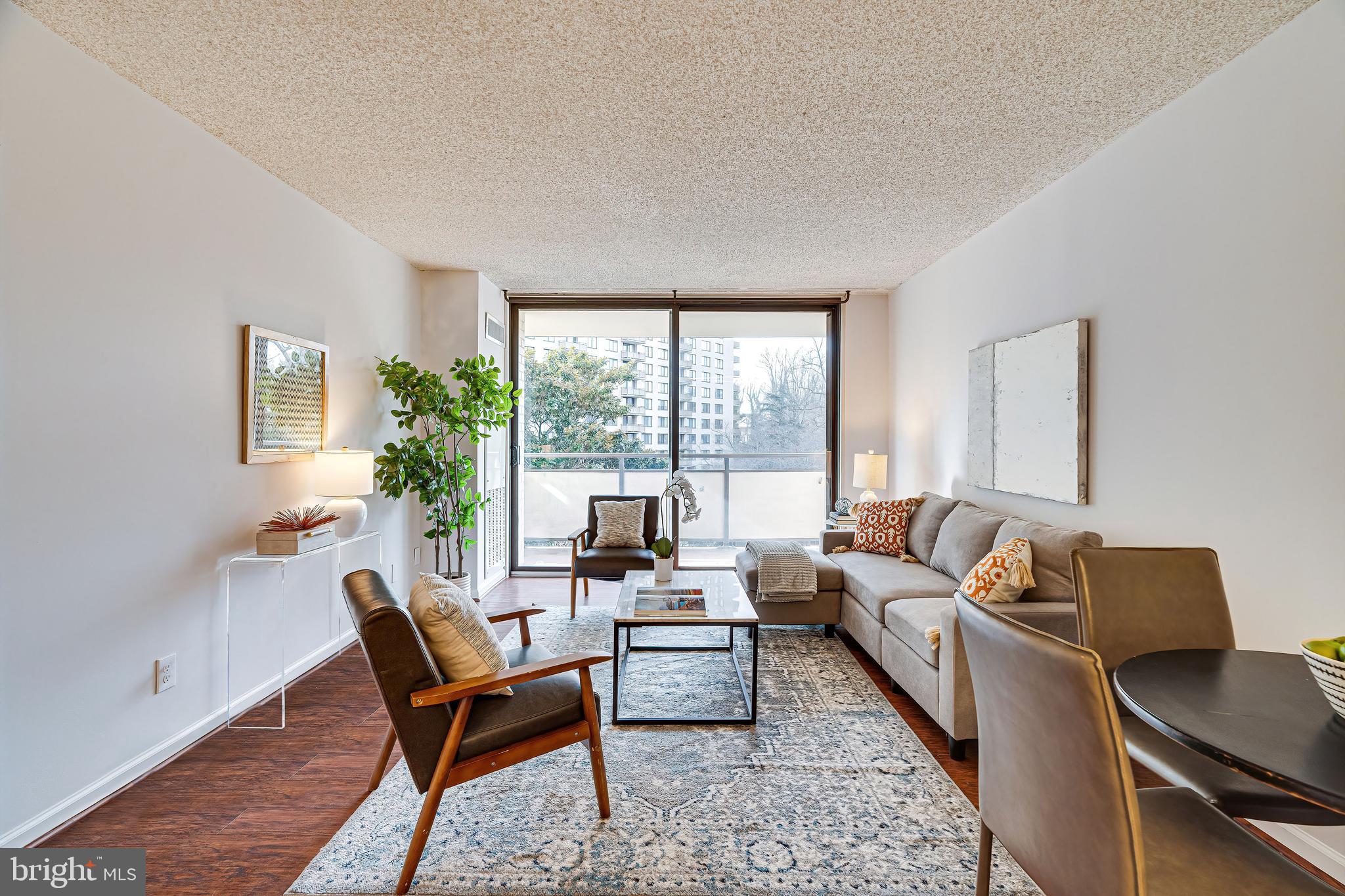 PROMENADE TOWERS - Residential