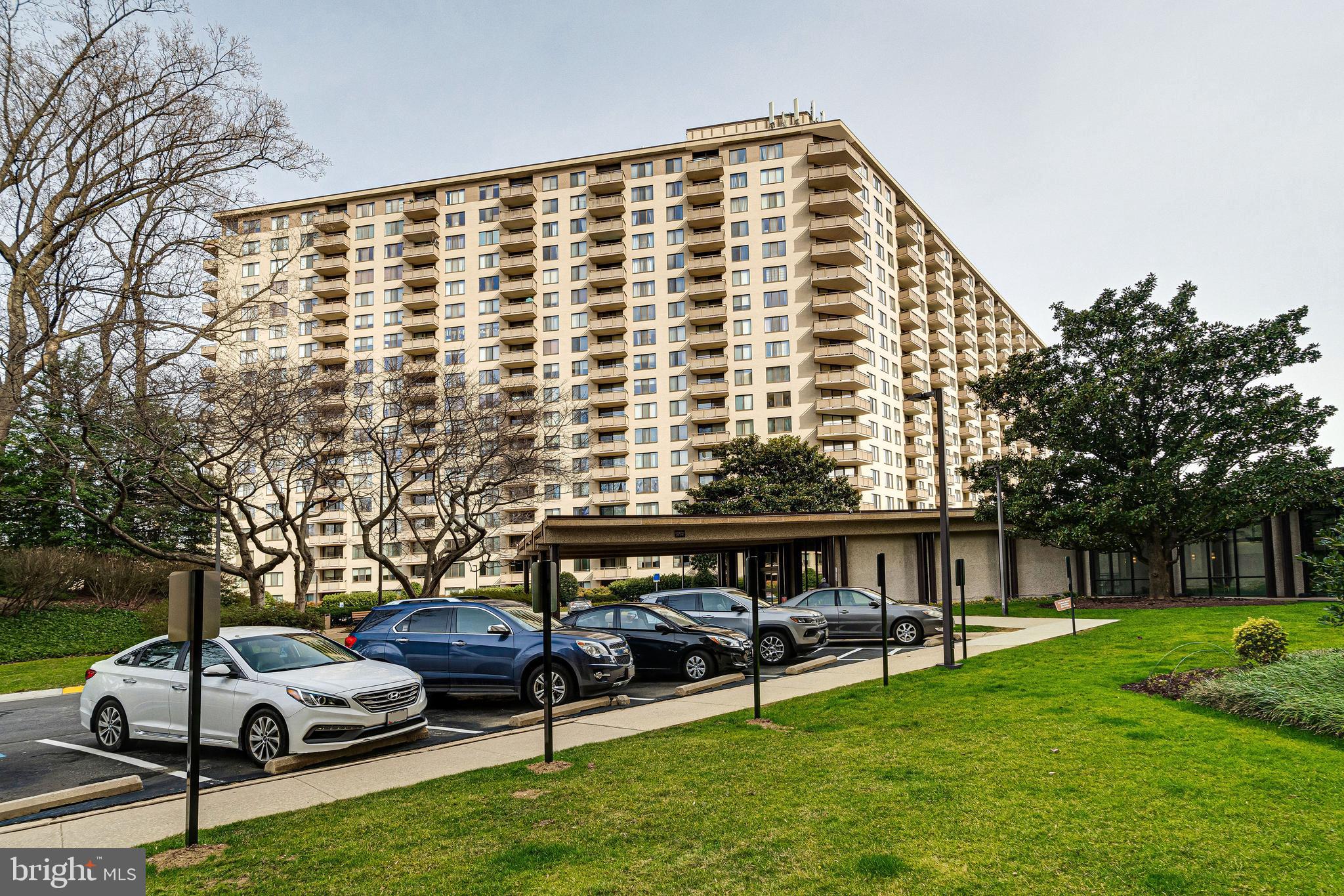 PROMENADE TOWERS - Residential