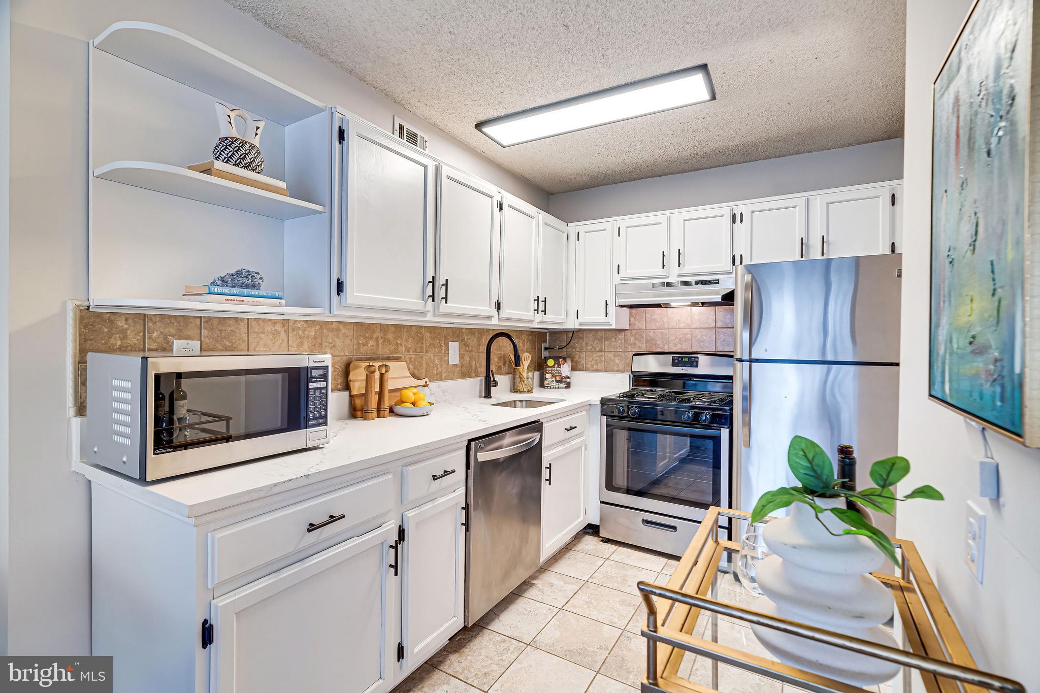 PROMENADE TOWERS - Residential