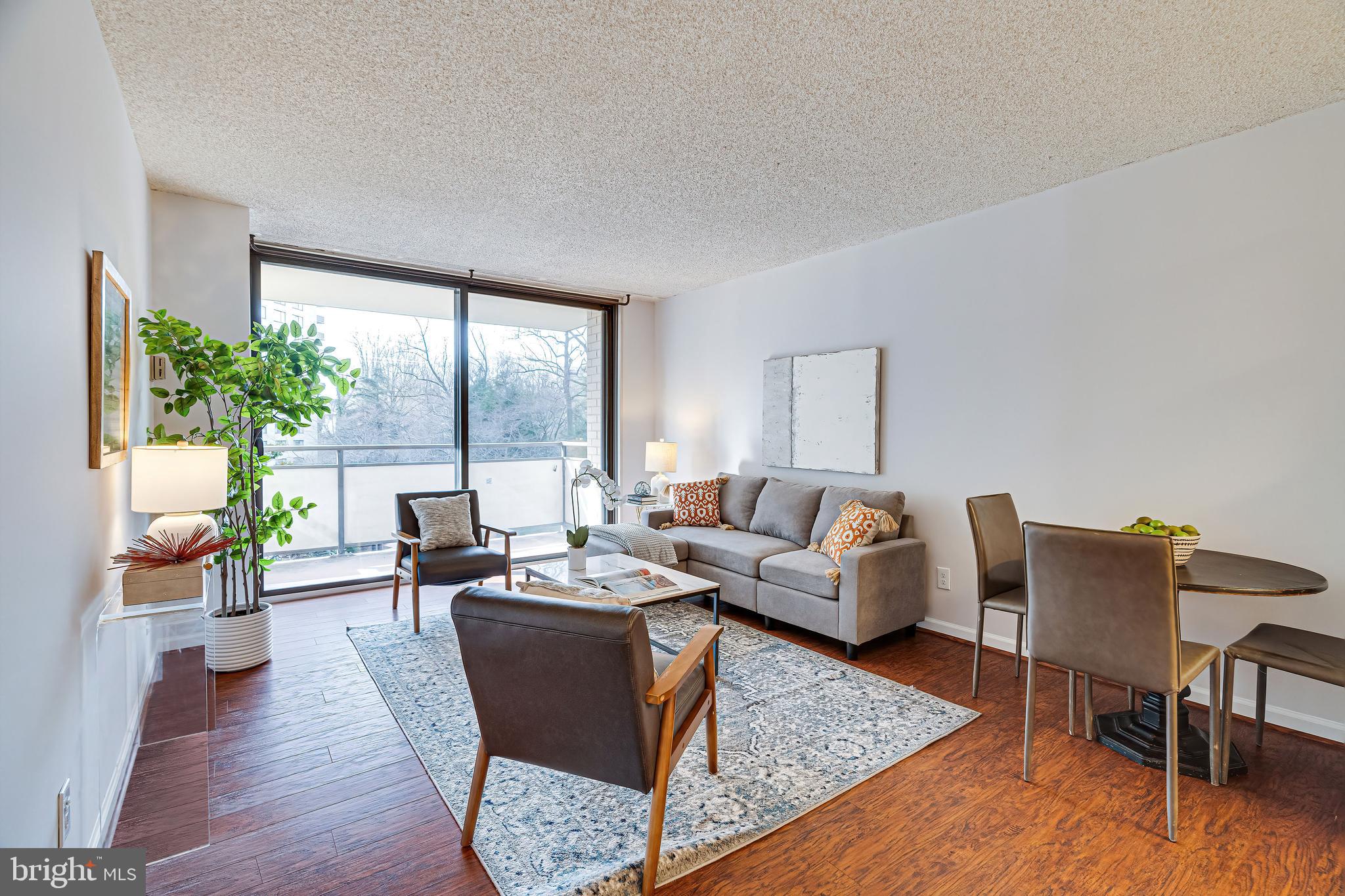 PROMENADE TOWERS - Residential