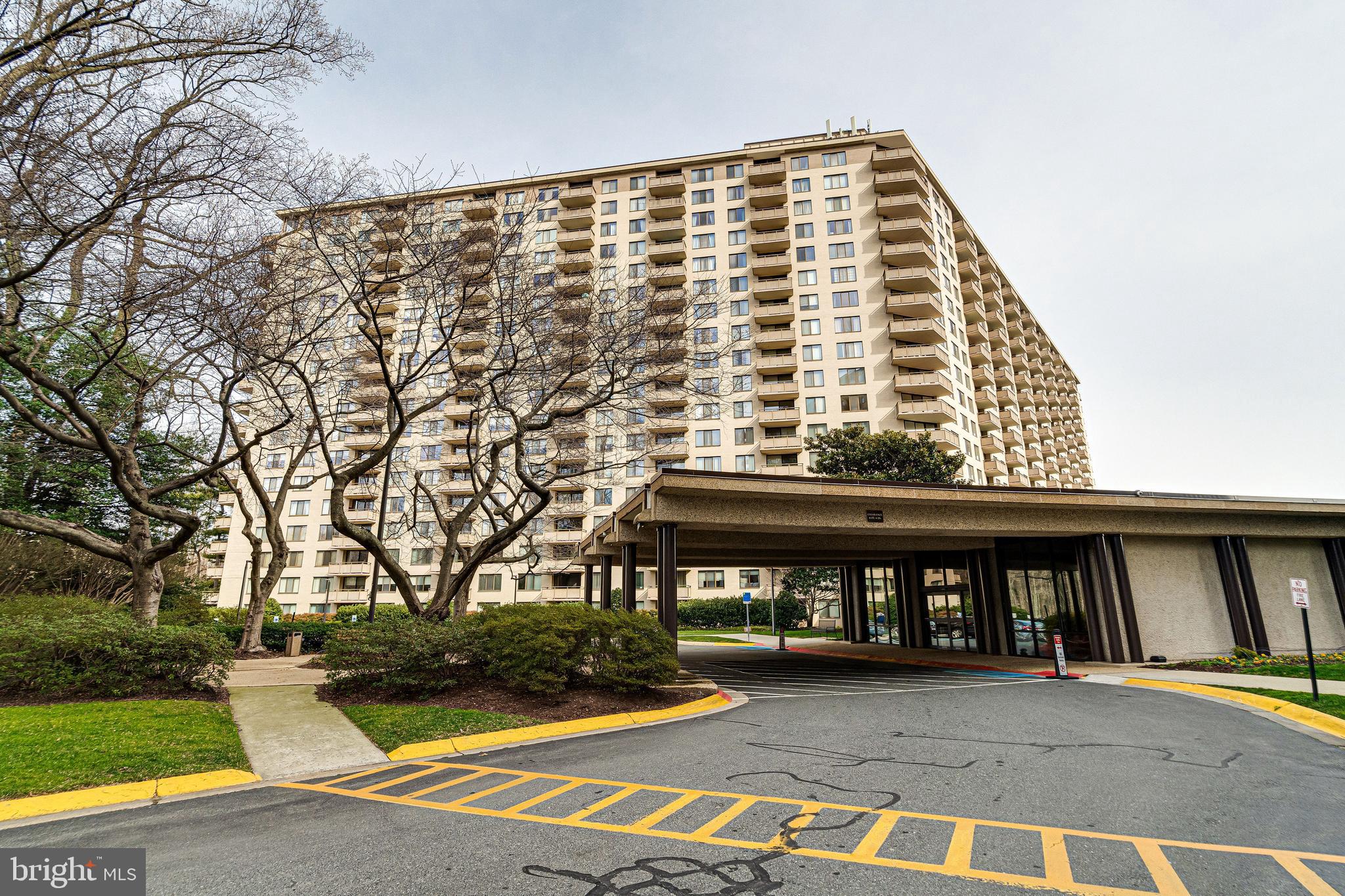 PROMENADE TOWERS - Residential