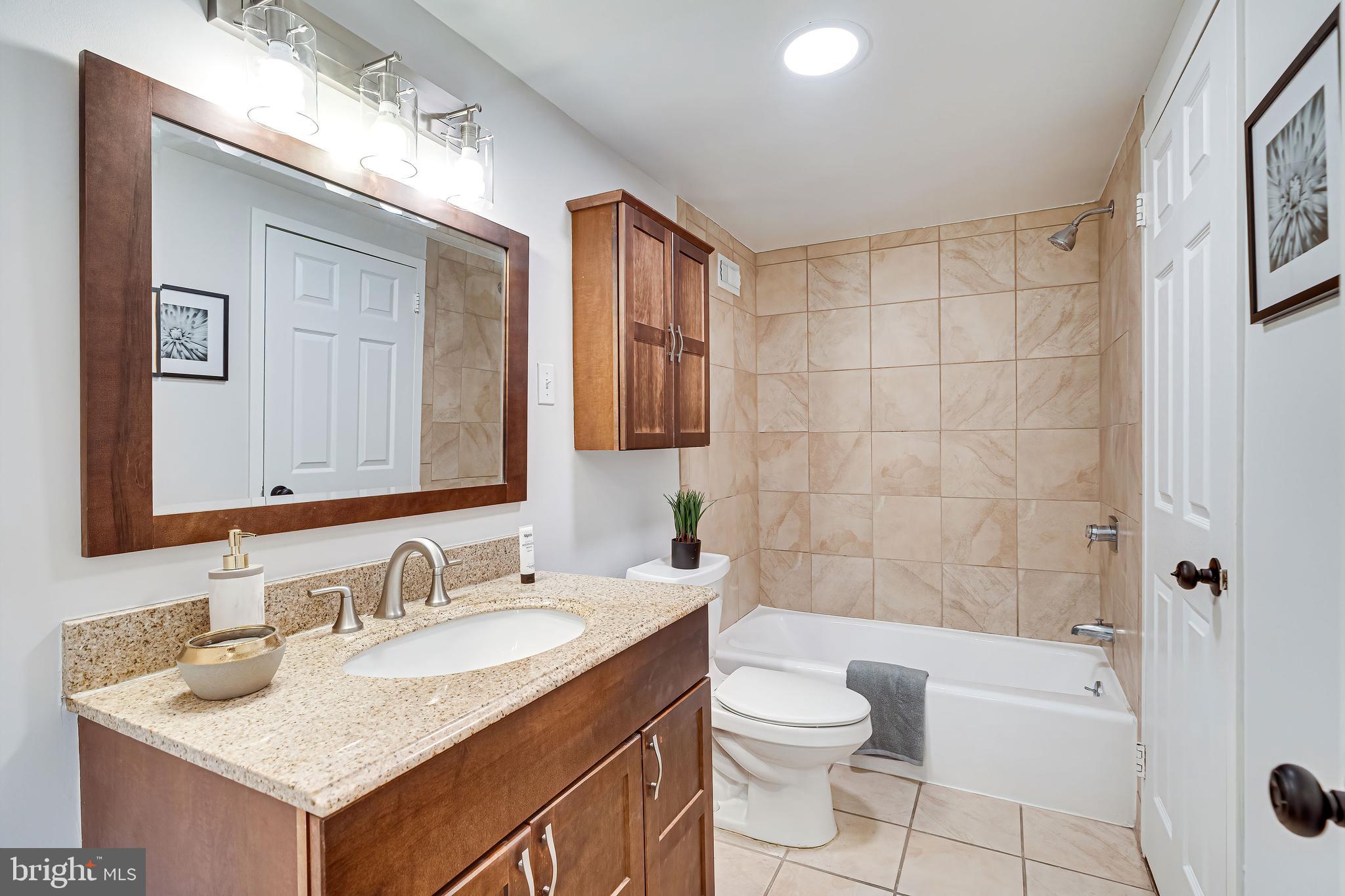 PROMENADE TOWERS - Residential