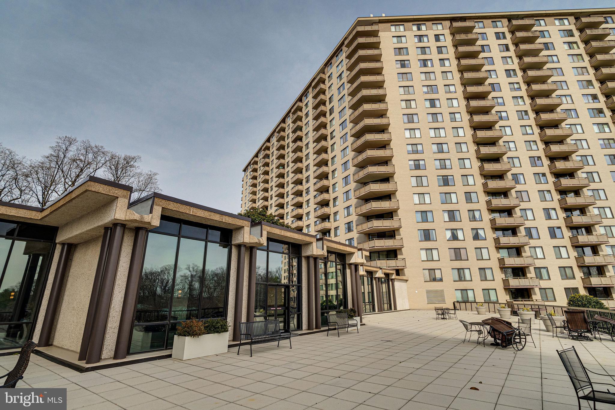 PROMENADE TOWERS - Residential