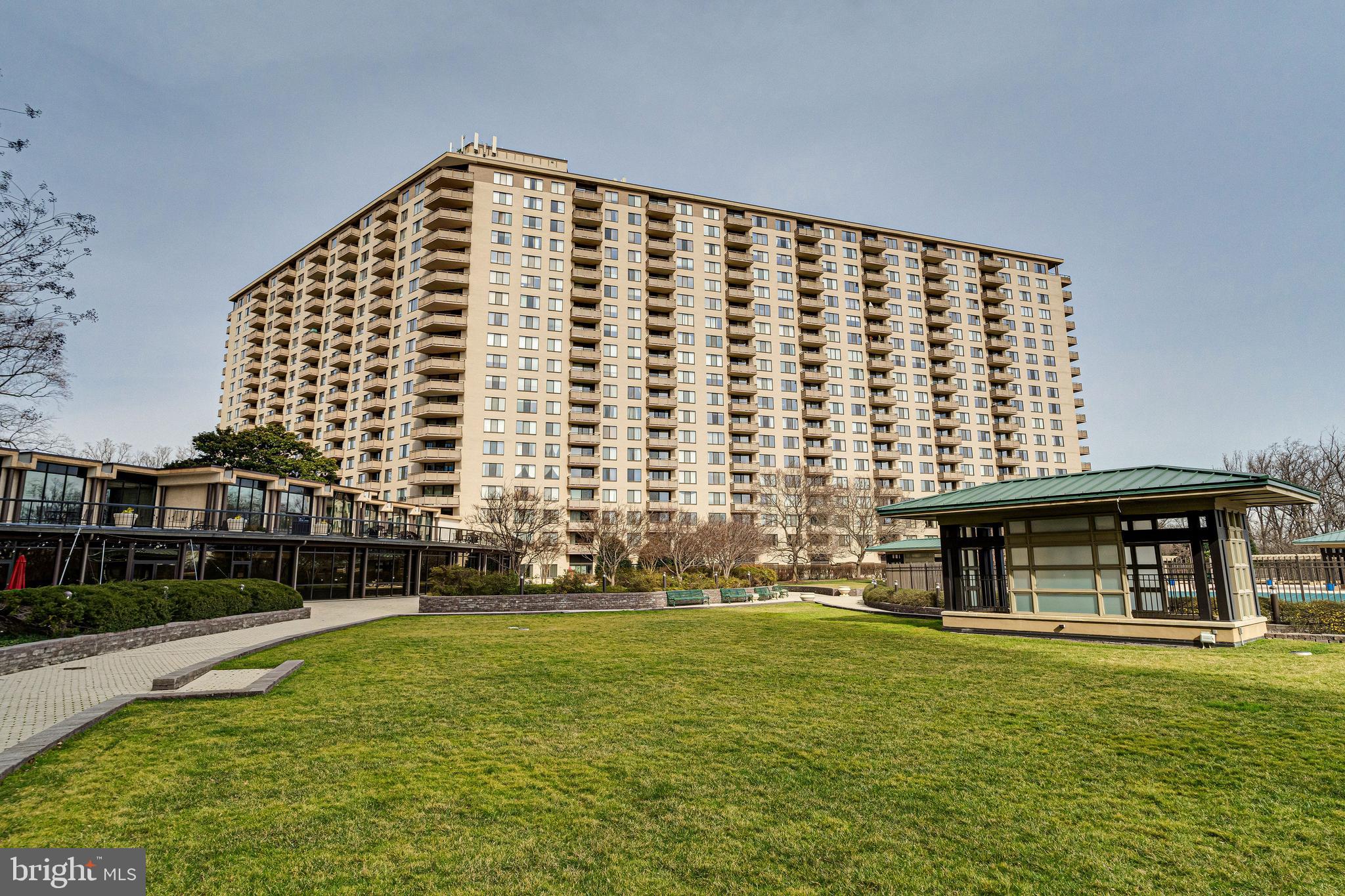 PROMENADE TOWERS - Residential