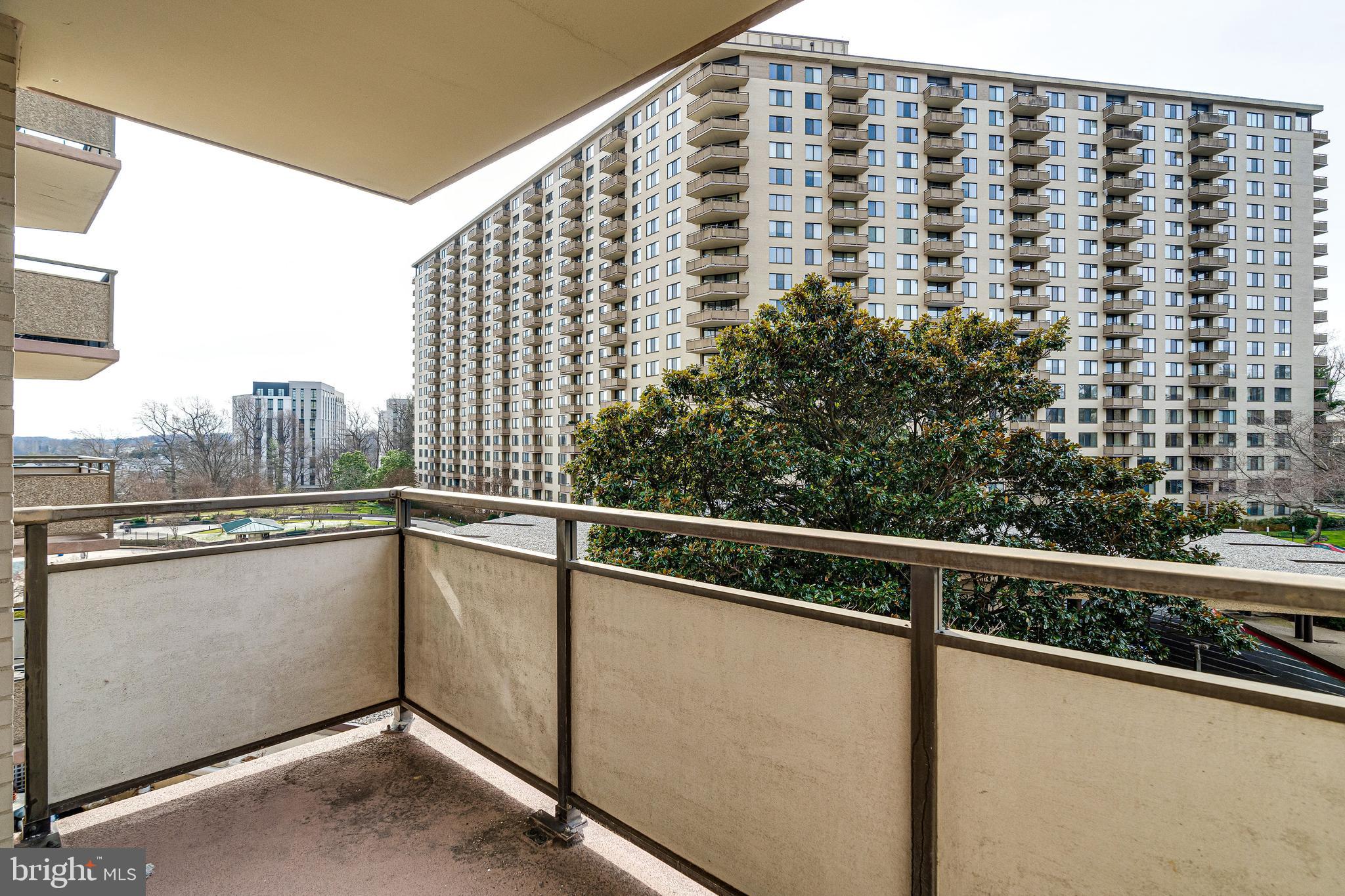 PROMENADE TOWERS - Residential