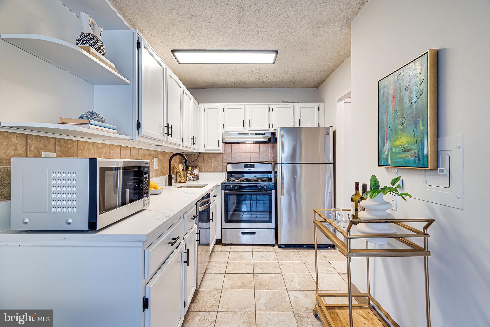 PROMENADE TOWERS - Residential