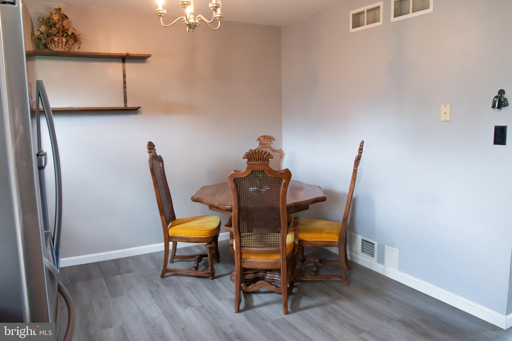 MOUNTAIN SHADOWS - Residential