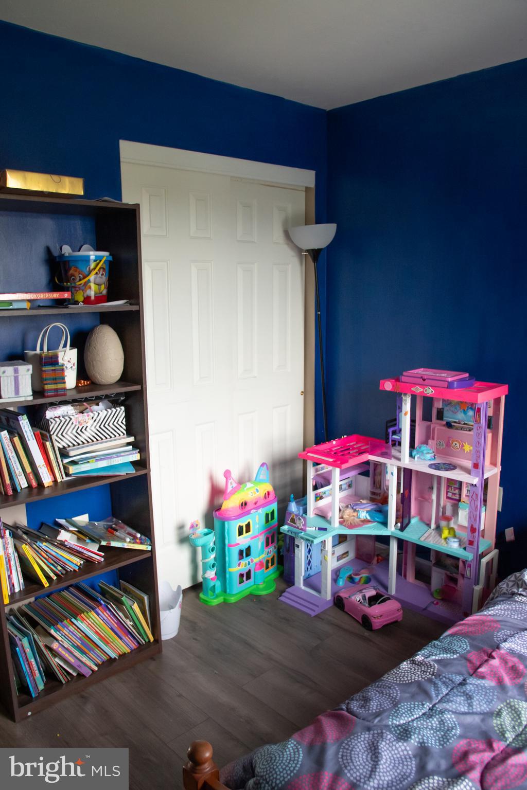 MOUNTAIN SHADOWS - Residential