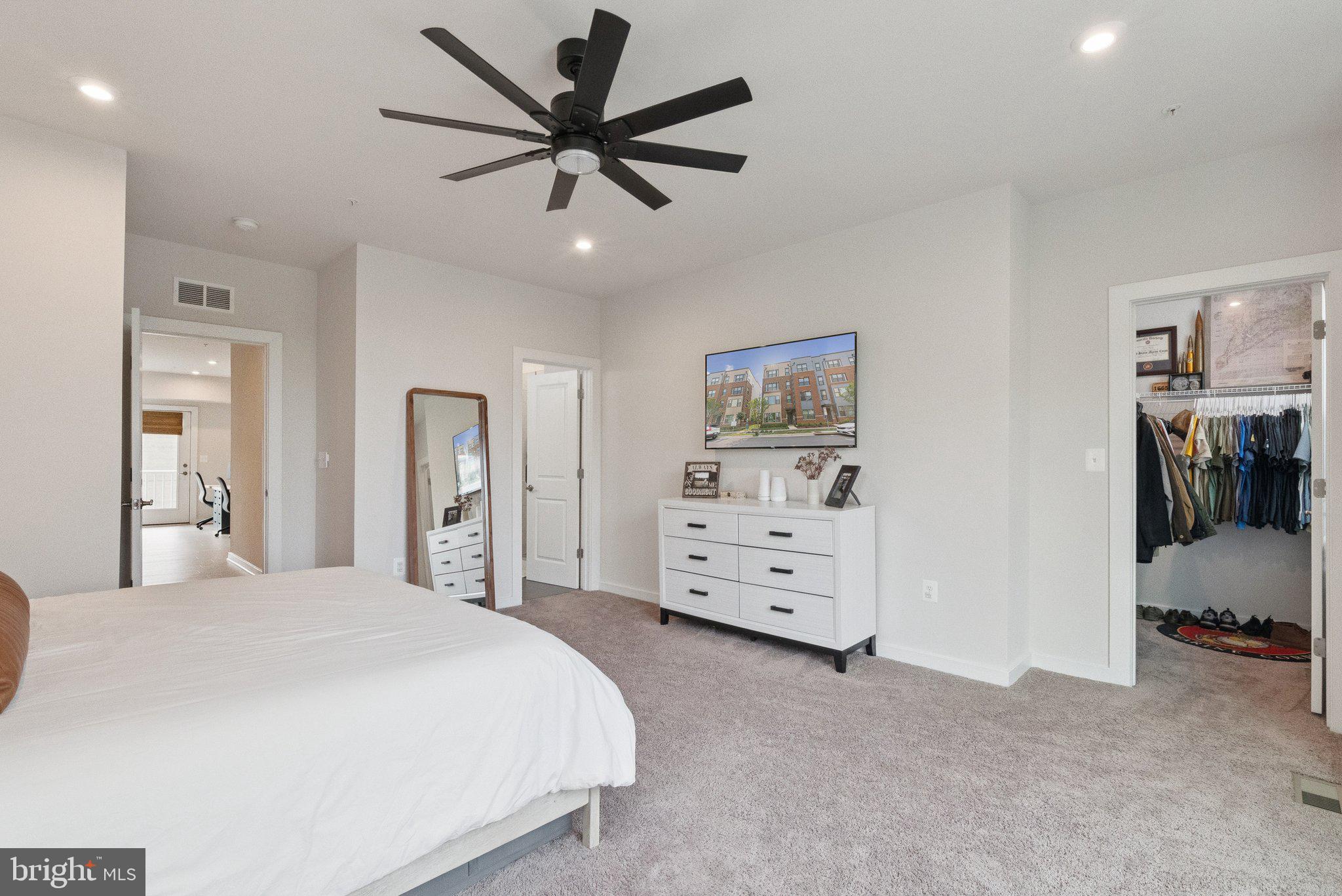 WESTSIDE AT SHADY GROVE METRO - Residential