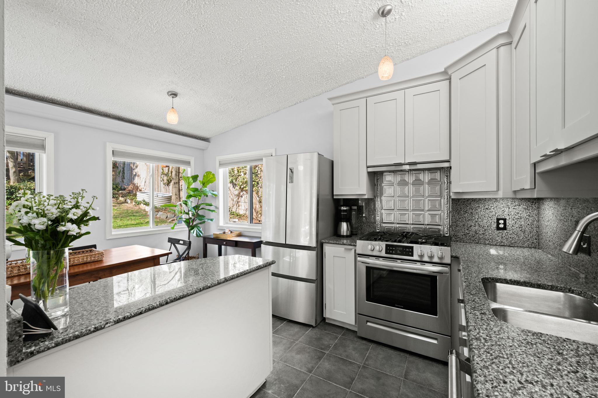 MONTICELLO PARK - Residential