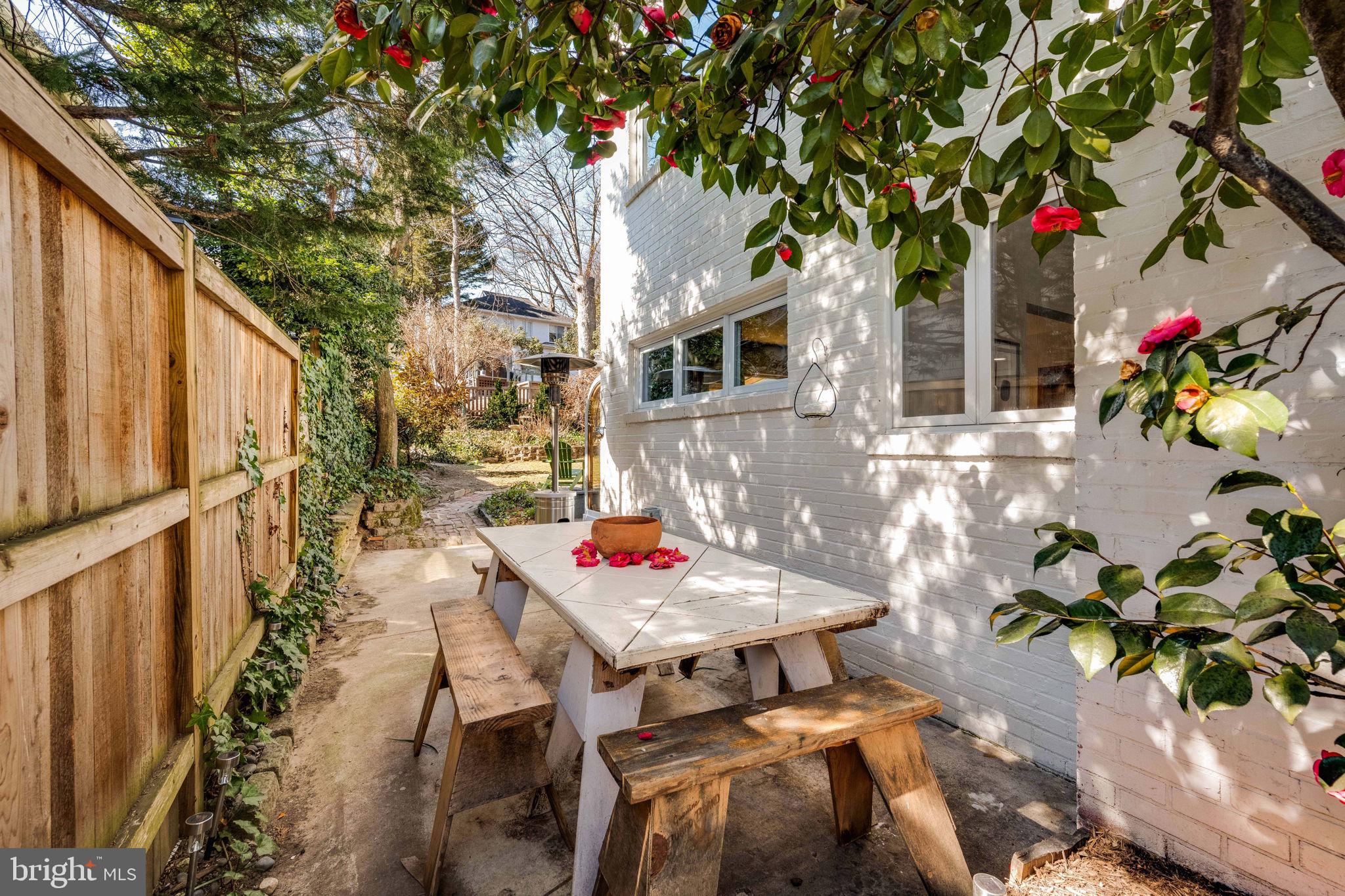 MONTICELLO PARK - Residential