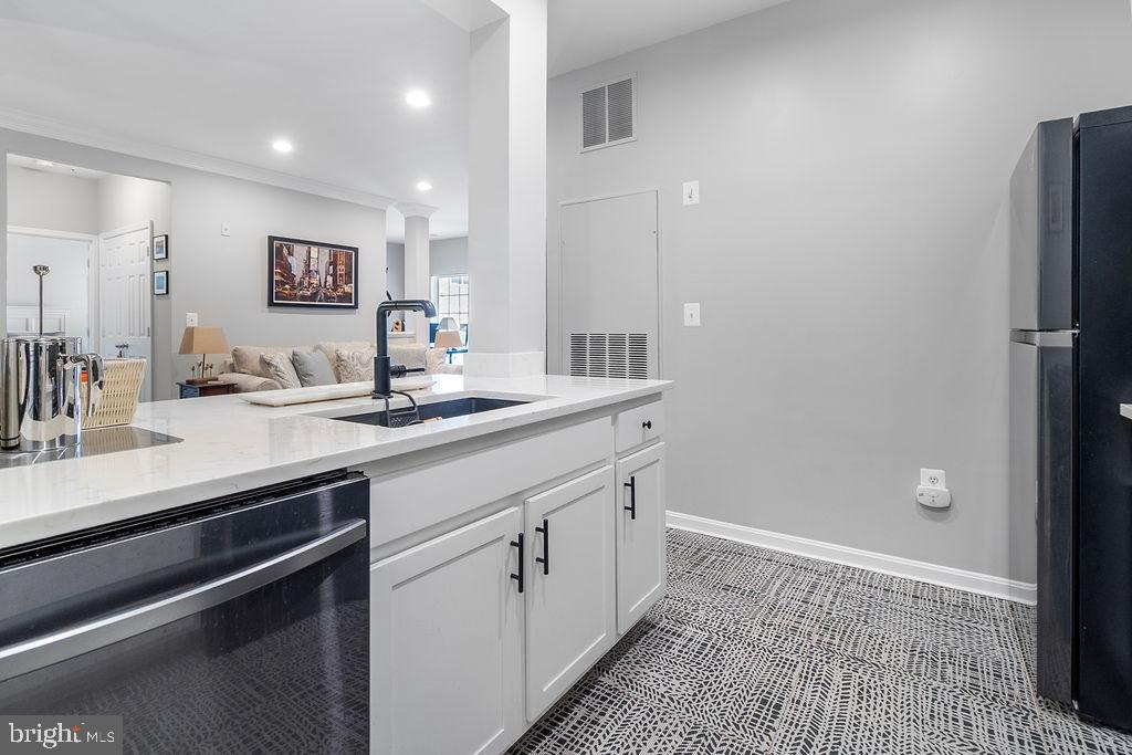 4862 EISENHOWER AVENUE 367