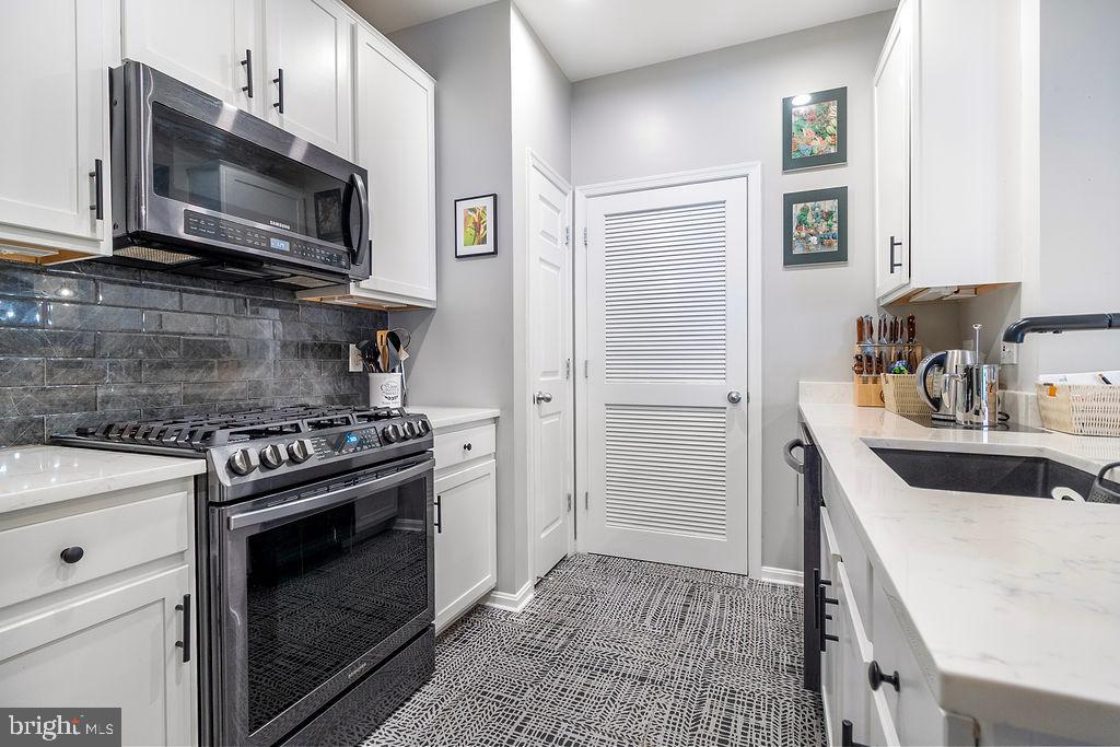 4862 EISENHOWER AVENUE 367