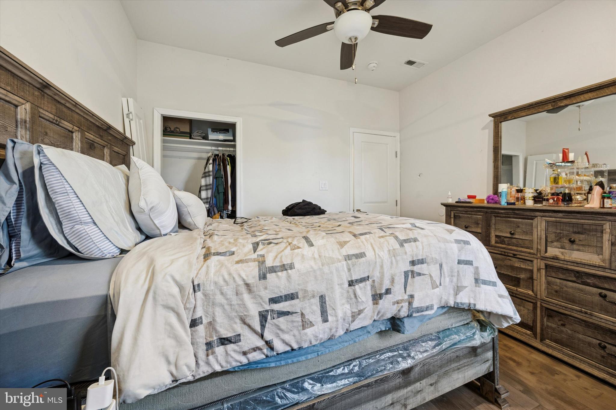 WALNUT HILL - Residential