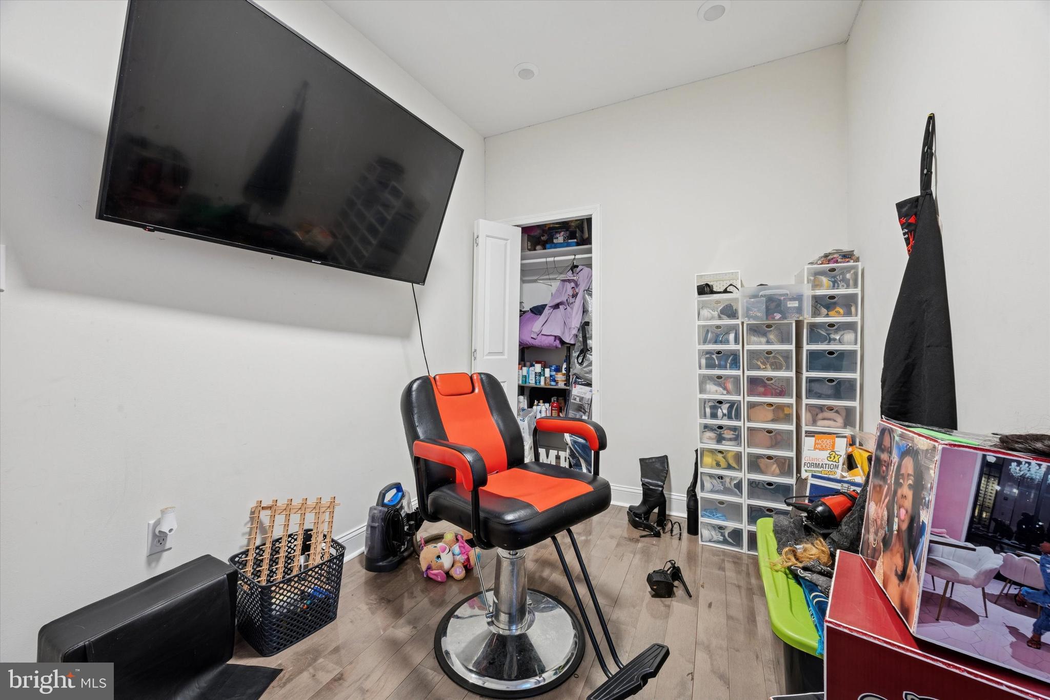 WALNUT HILL - Residential