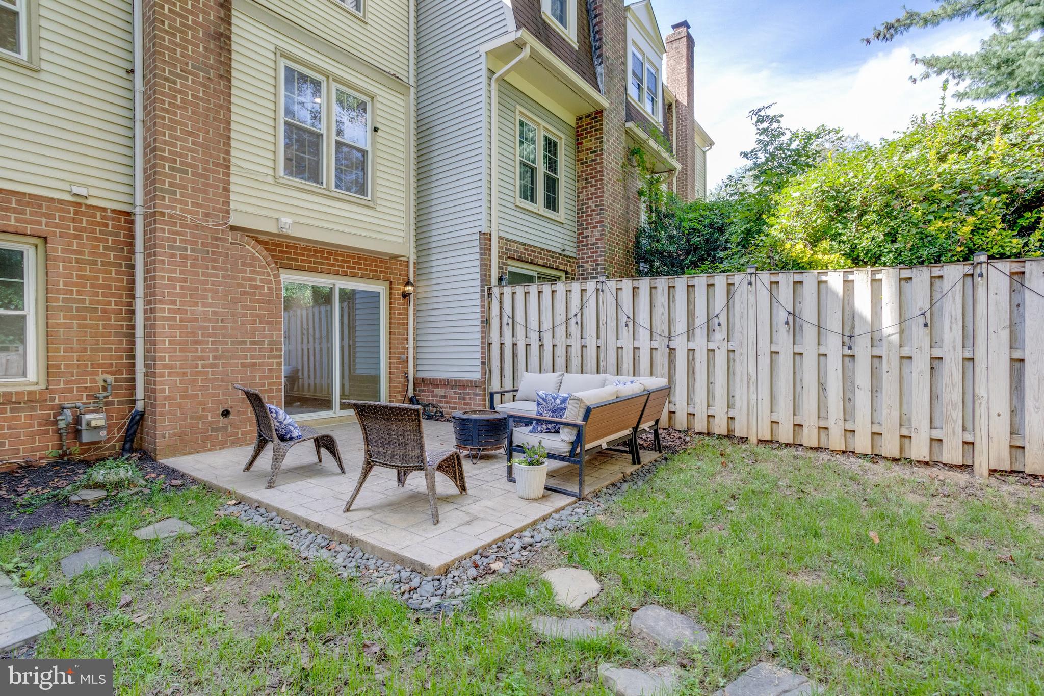 LAFAYETTE VILLAGE - Residential