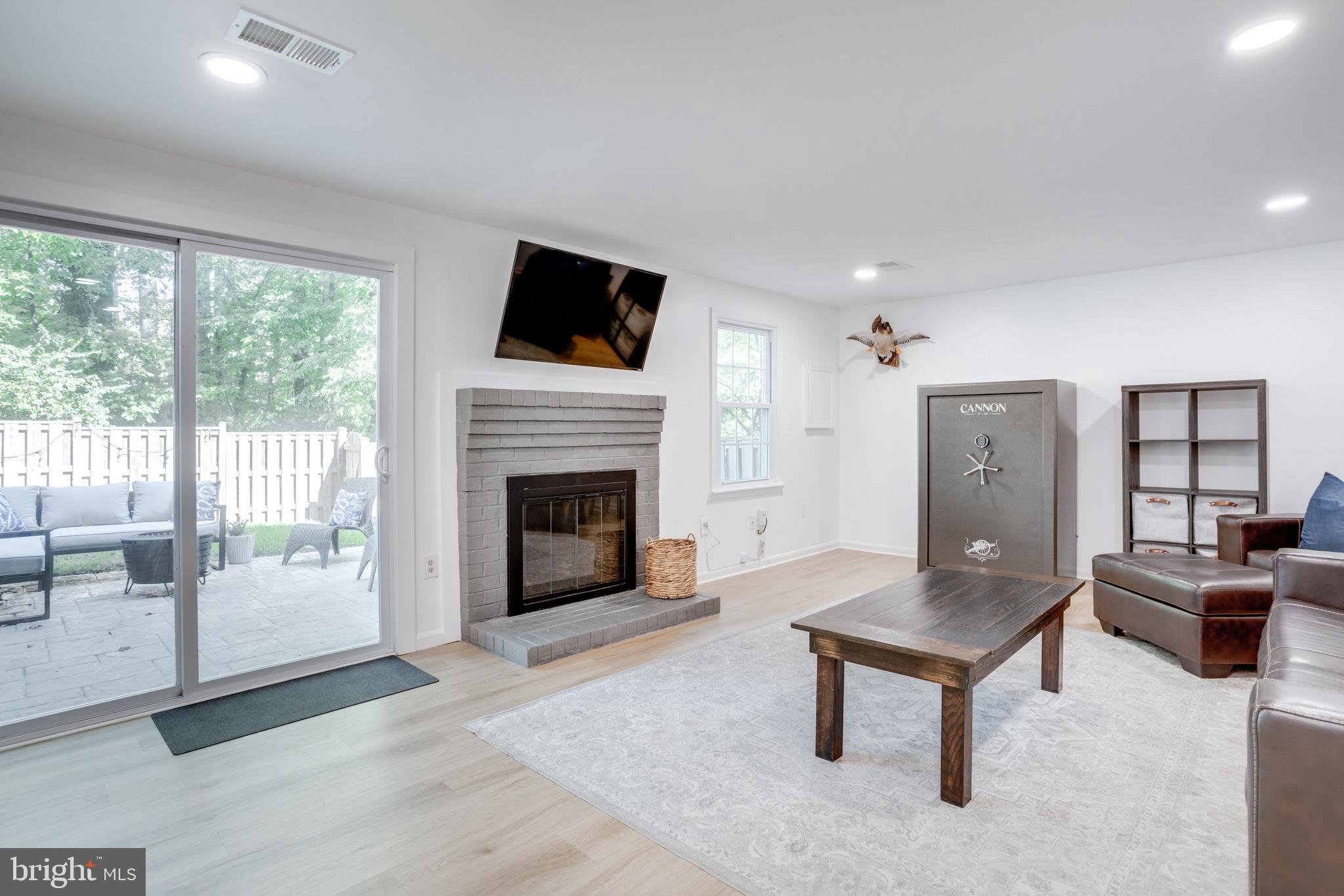 LAFAYETTE VILLAGE - Residential