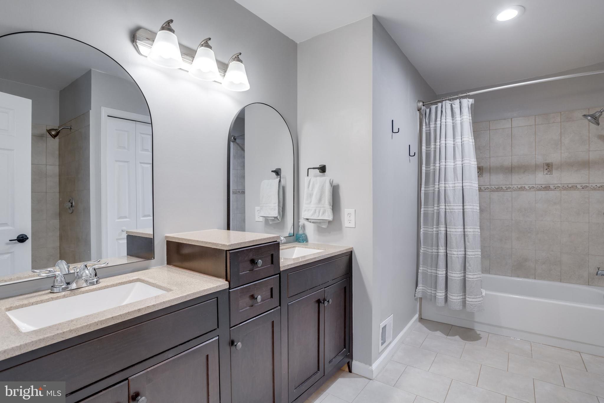 LAFAYETTE VILLAGE - Residential