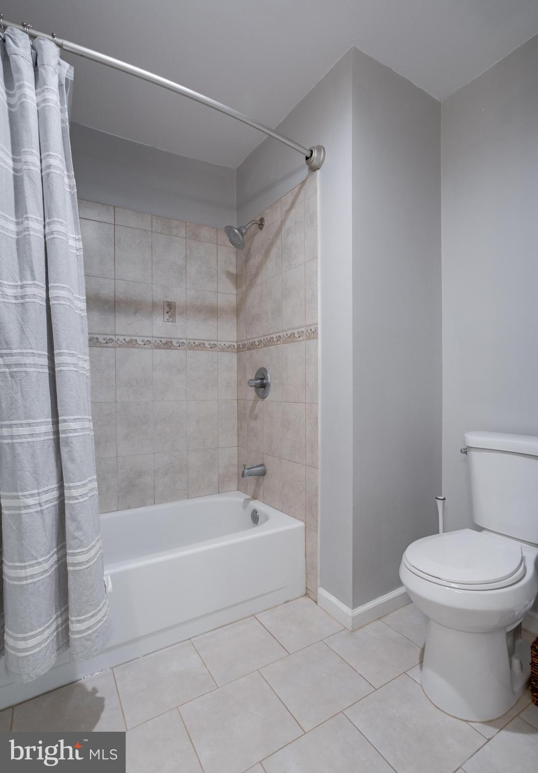 LAFAYETTE VILLAGE - Residential