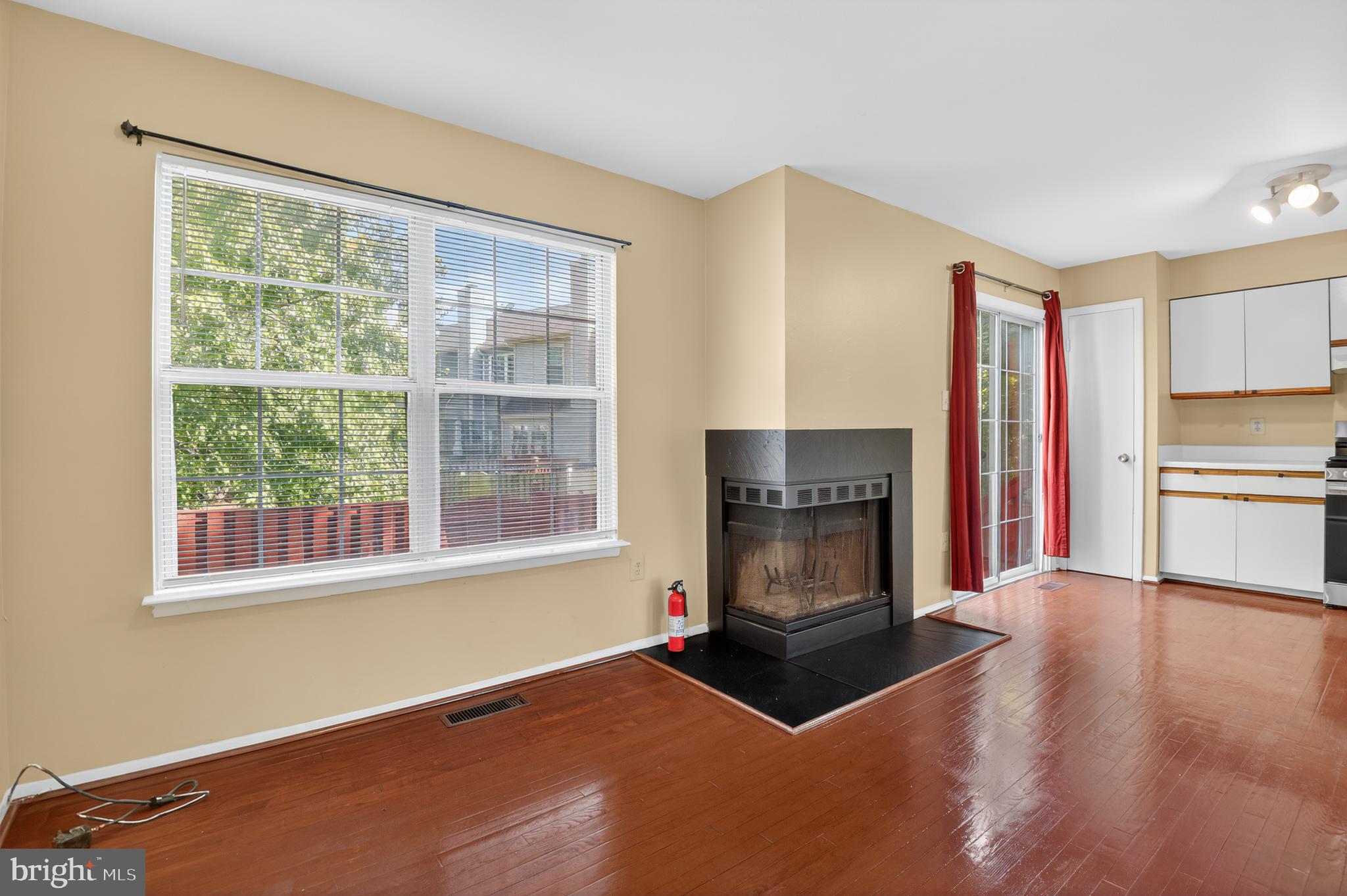 FLOWER HILL - Residential