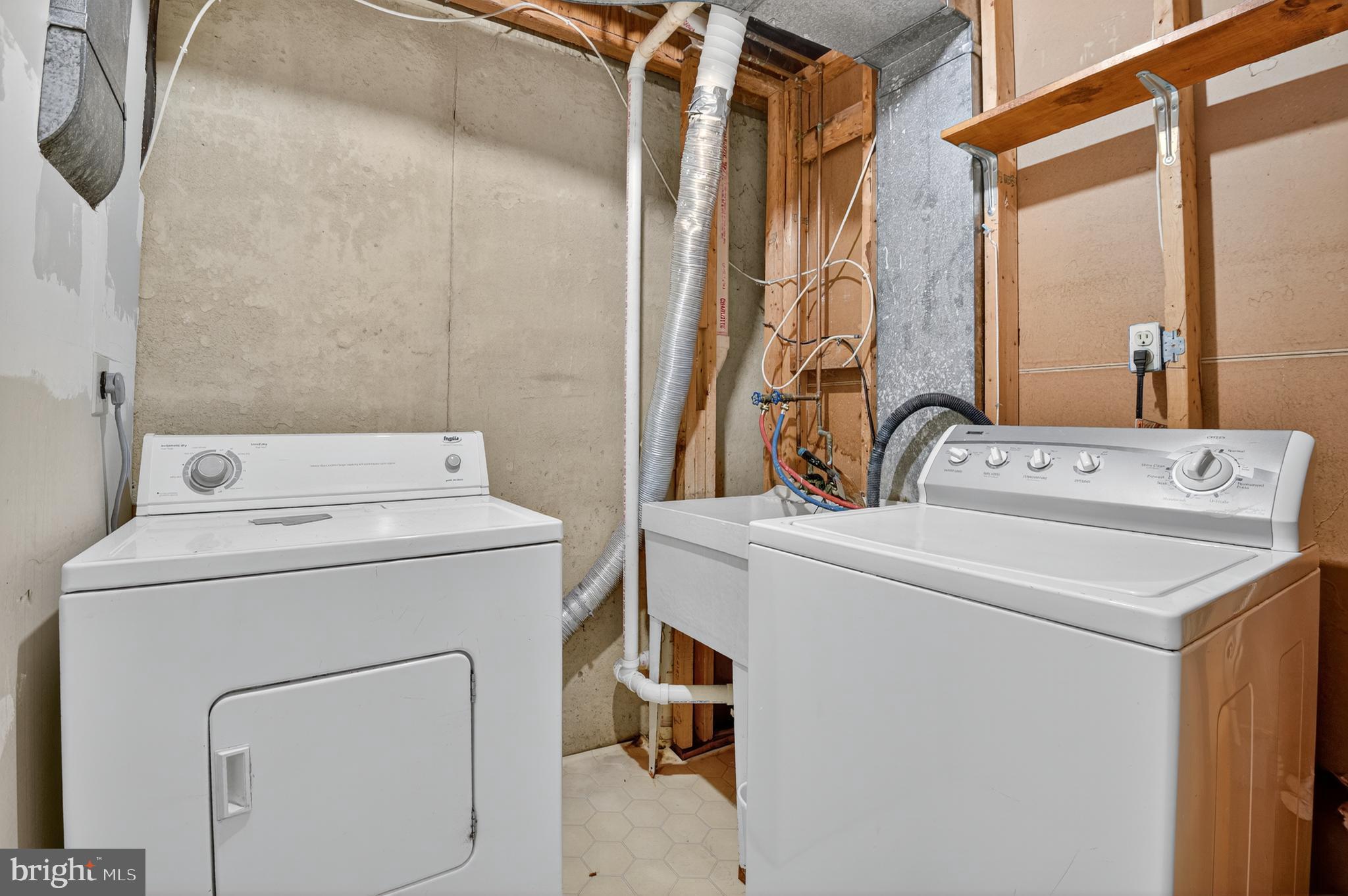 FLOWER HILL - Residential