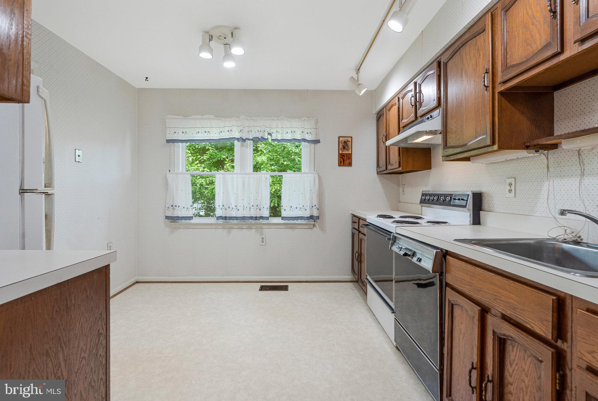 ANDOVER MEADOW - Residential