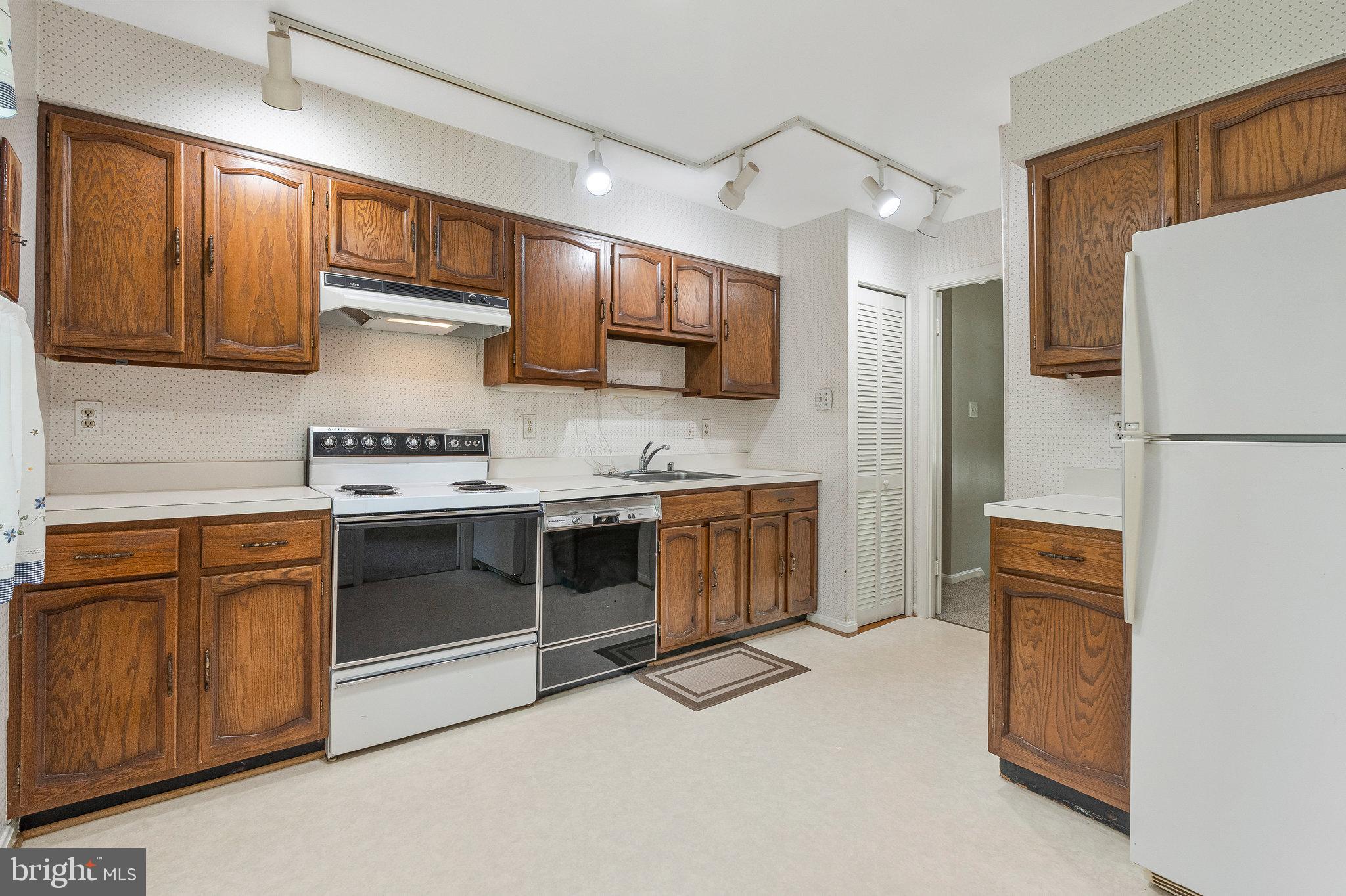 ANDOVER MEADOW - Residential