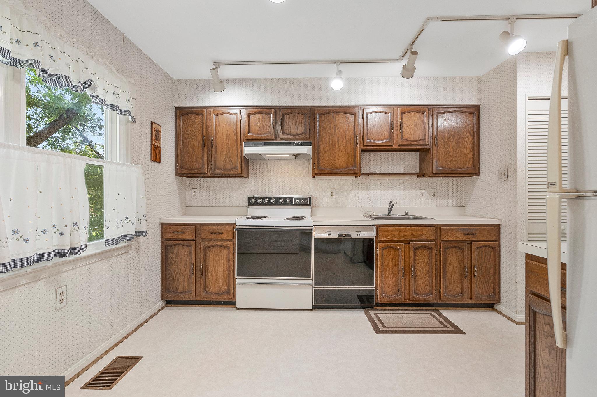 ANDOVER MEADOW - Residential