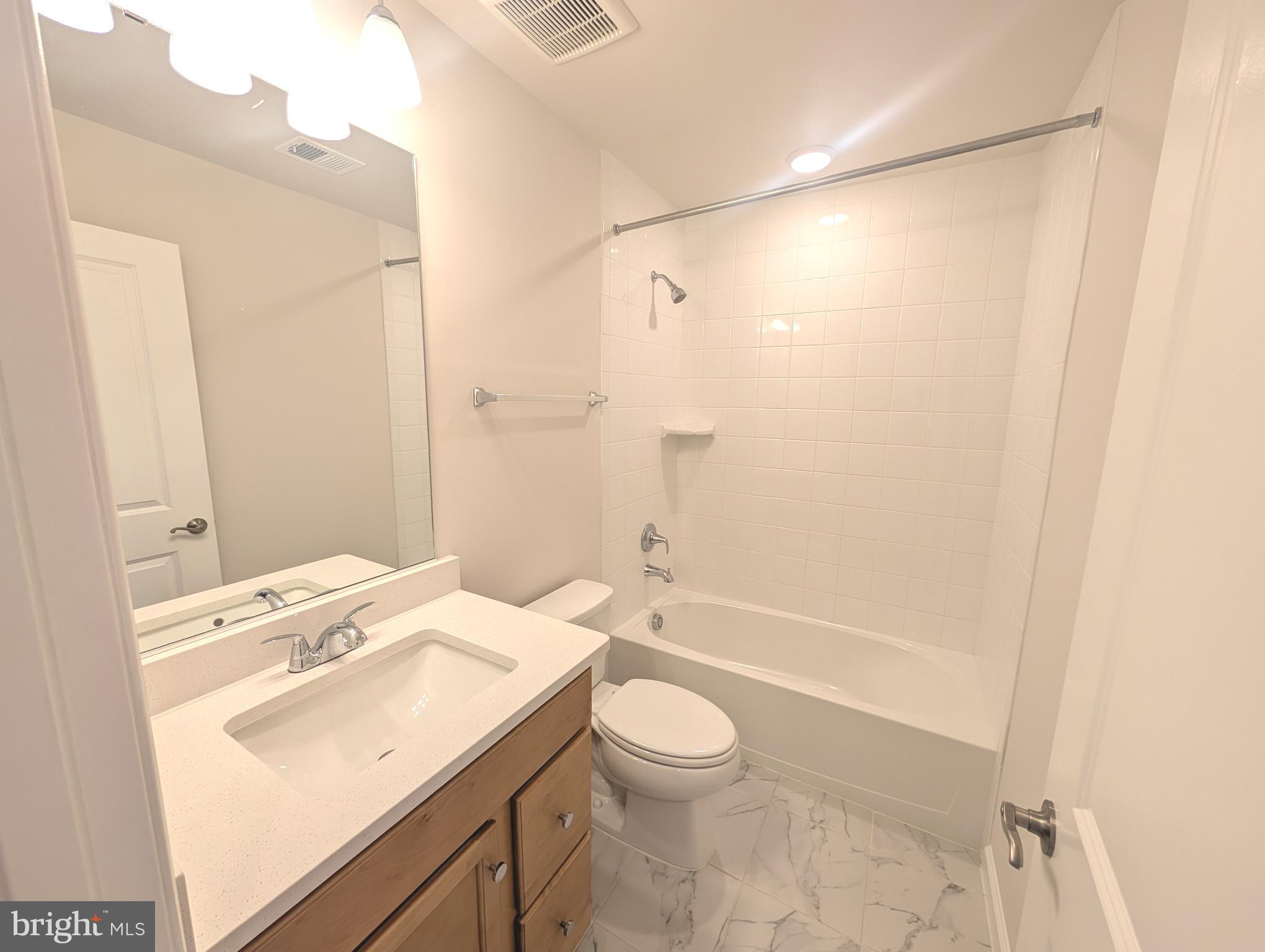 GATEWAY WEST - Residential Lease