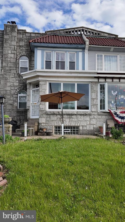 Townhouse For Sale - 5925 E Roosevelt Boulevard<br/> PHILADELPHIA, PA 19149