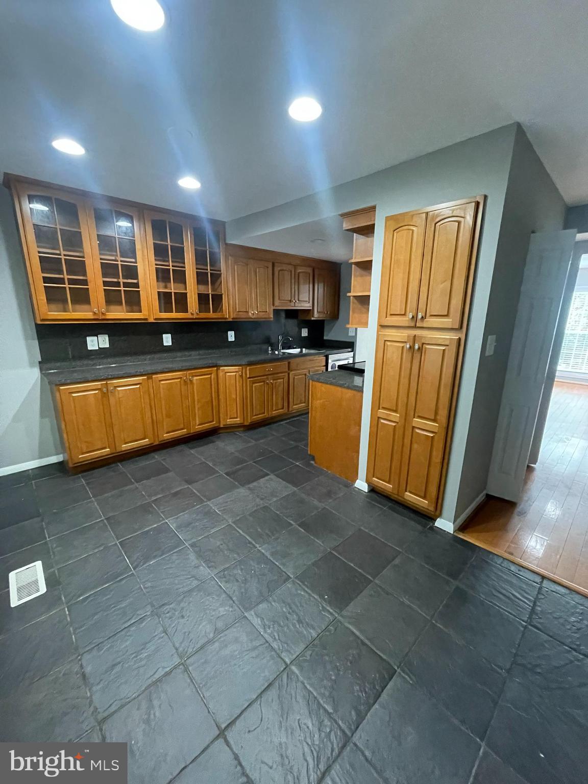 FORESTVIEW - Residential Lease