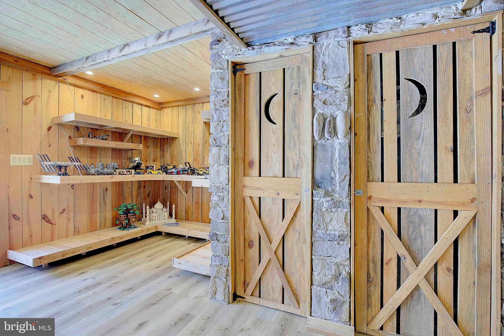 WOODLAND ACRES - Residential