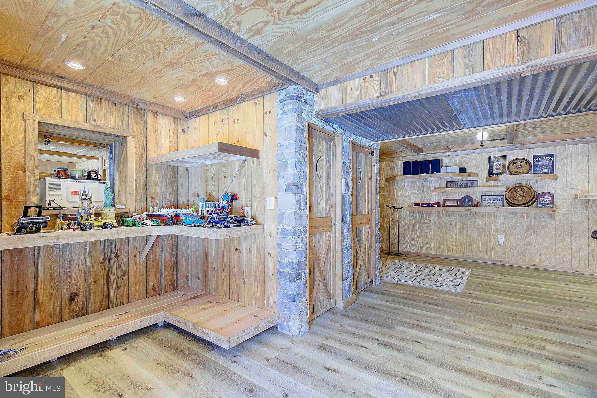 WOODLAND ACRES - Residential