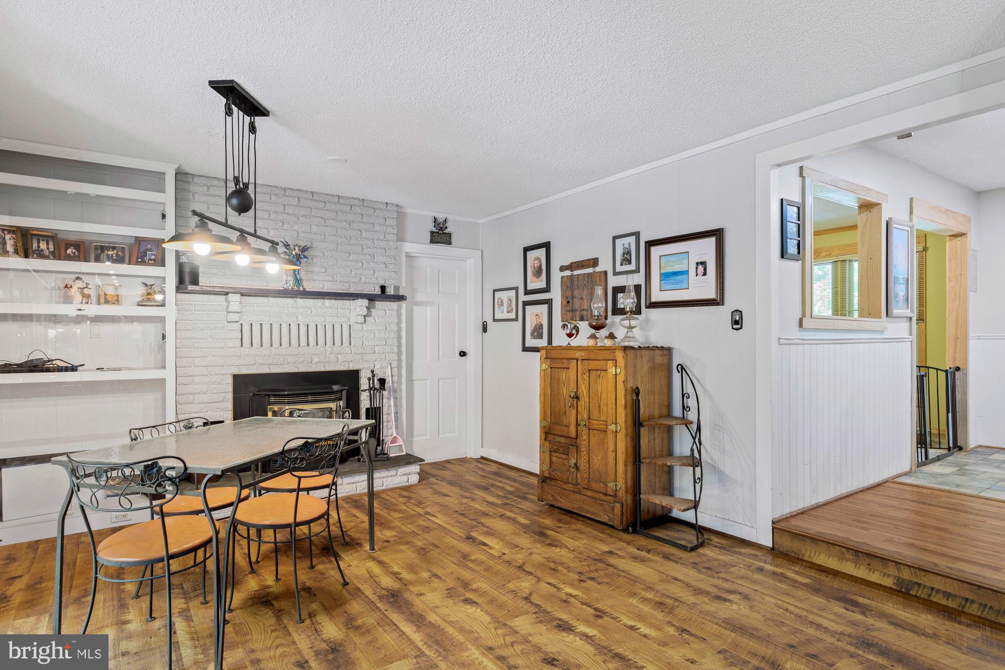 WOODLAND ACRES - Residential