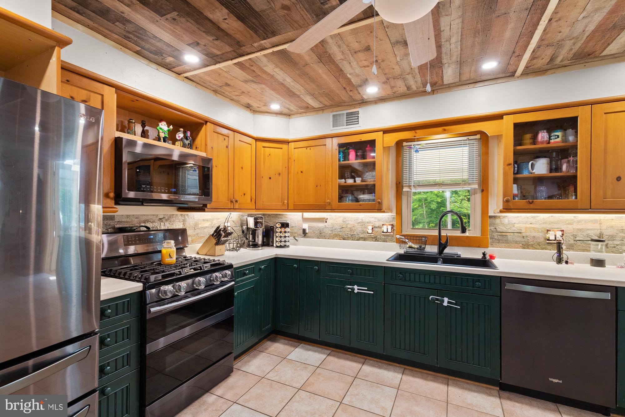 WOODLAND ACRES - Residential