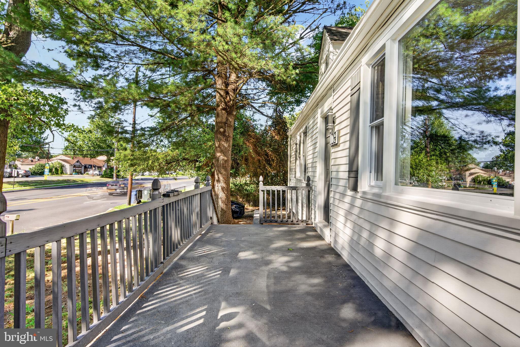 109 WHITE HORSE ROAD E