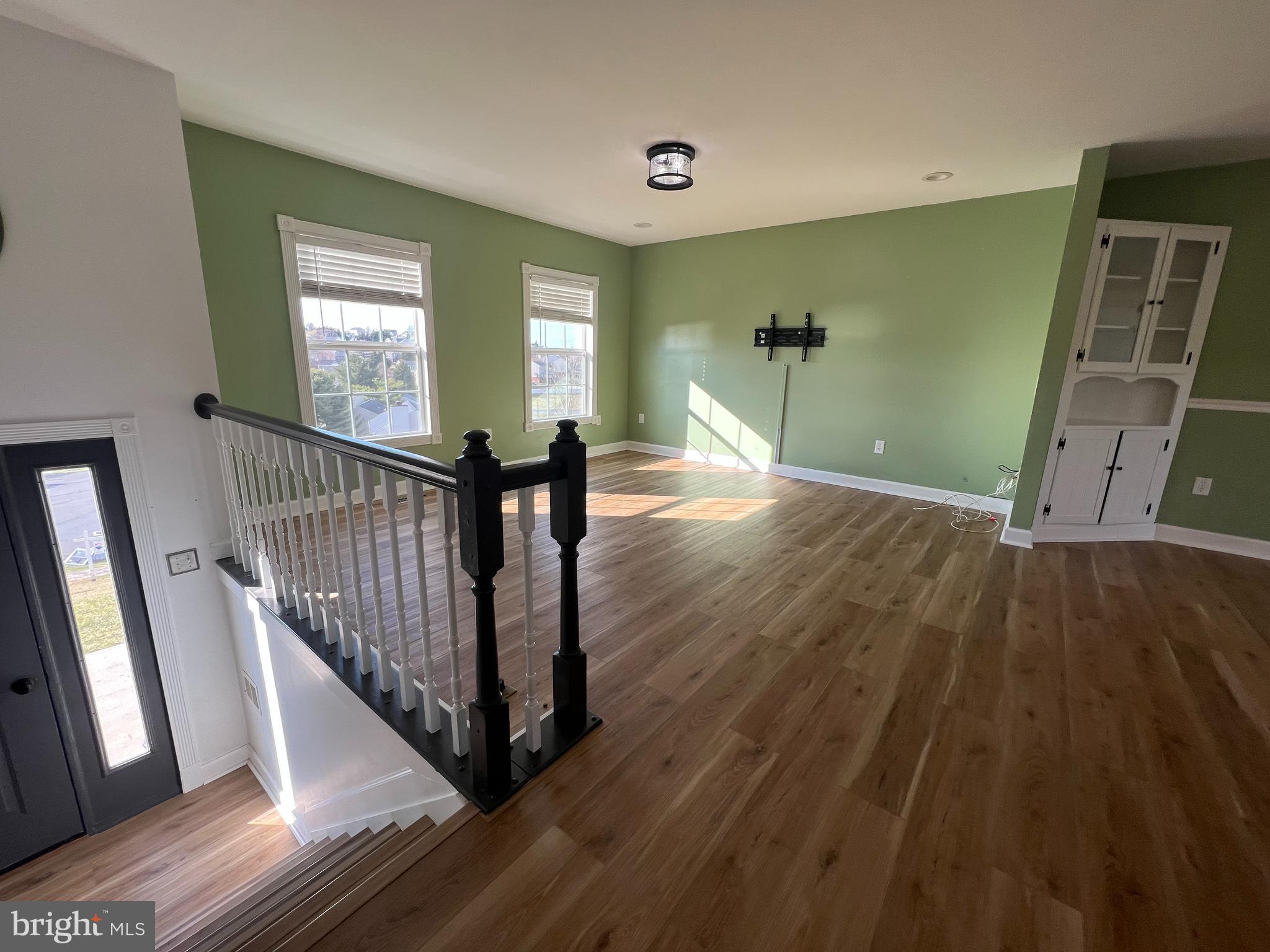 WHISPERING HILLS - Residential