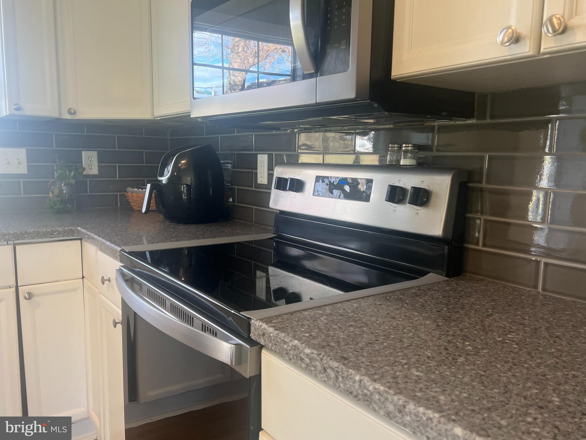 WHISPERING HILLS - Residential