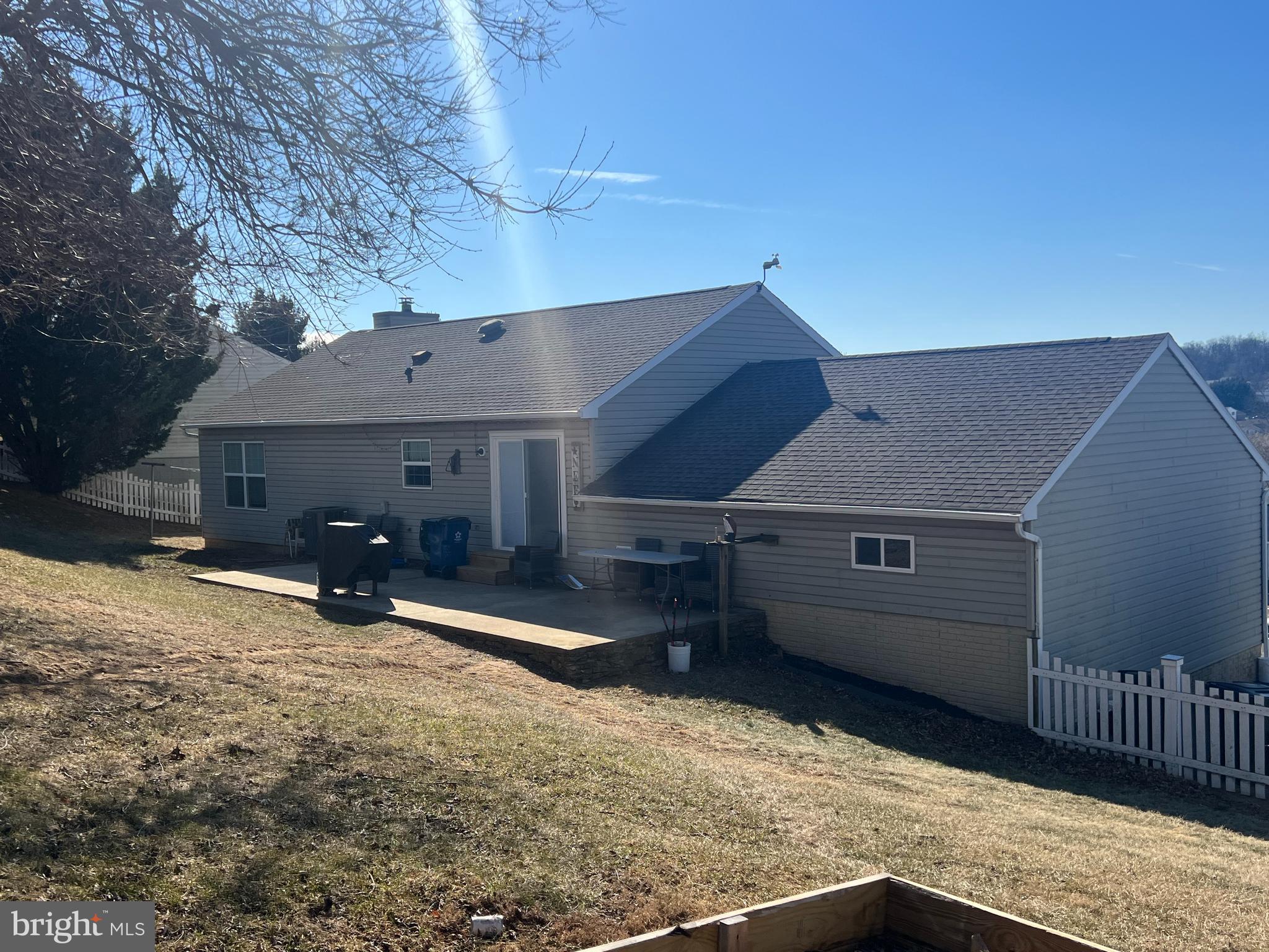 WHISPERING HILLS - Residential