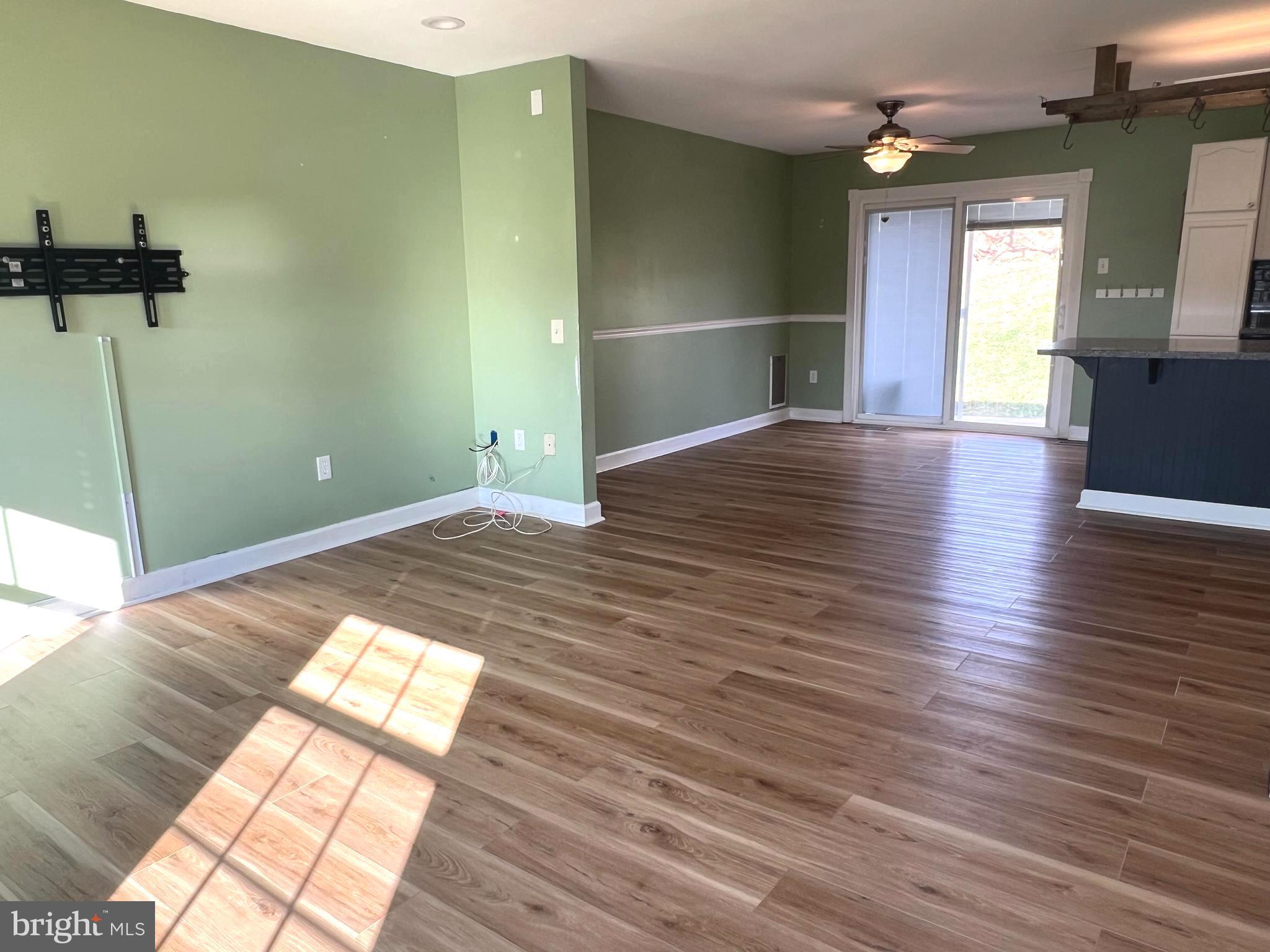 WHISPERING HILLS - Residential