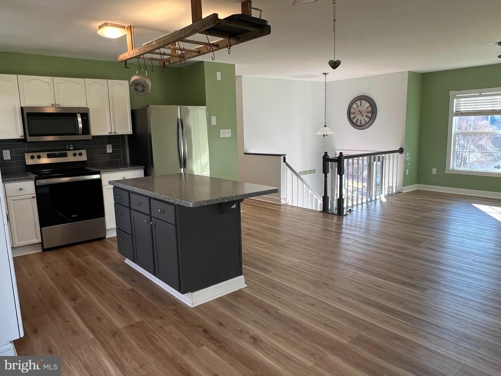 WHISPERING HILLS - Residential