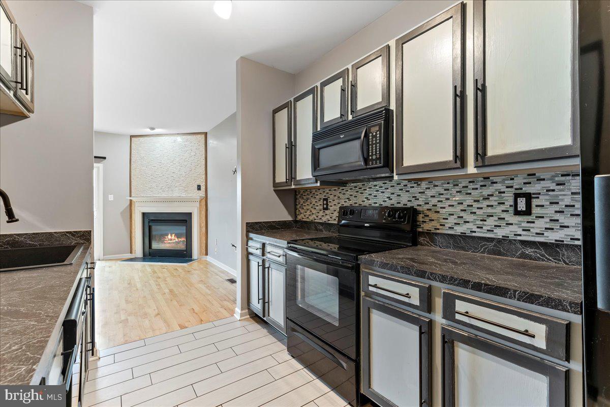 FRENCH CREEK TOWNH - Residential