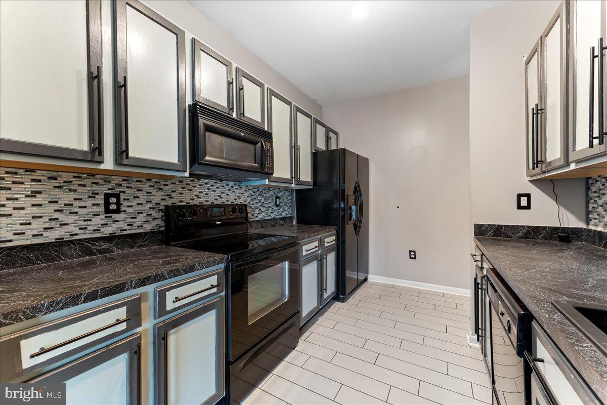 FRENCH CREEK TOWNH - Residential