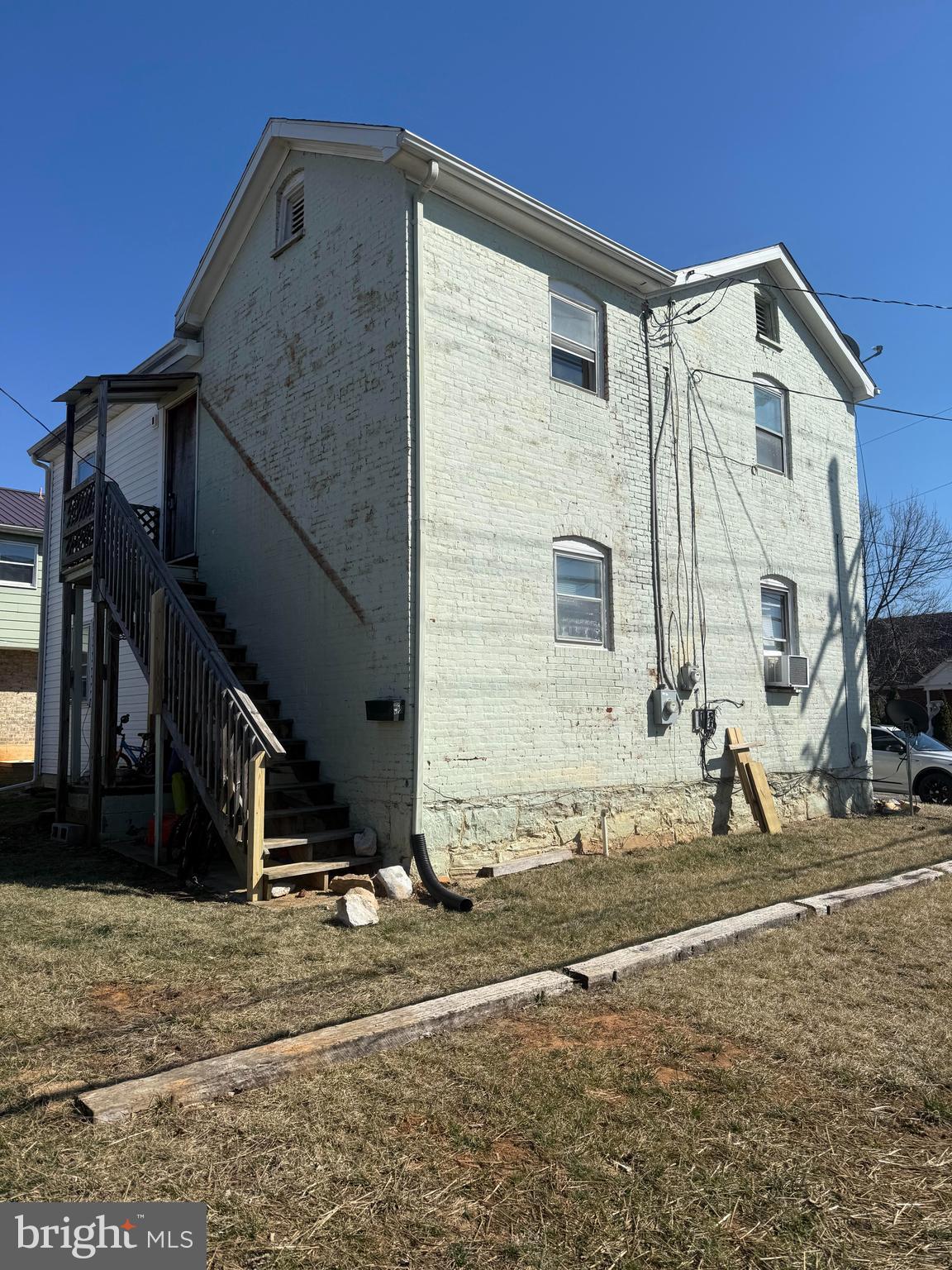 122 W 4TH AVENUE