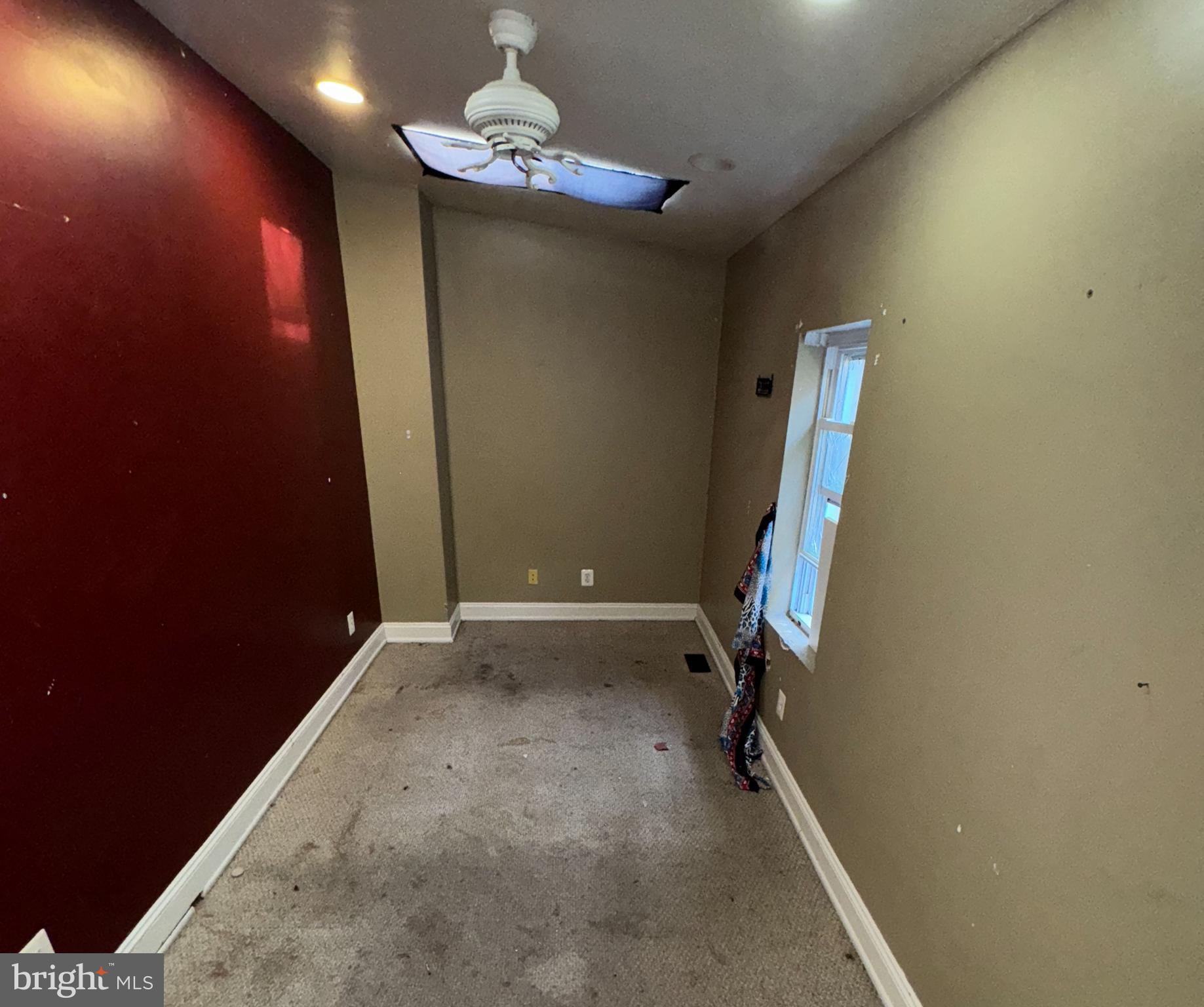 HOLLINS MARKET - Residential