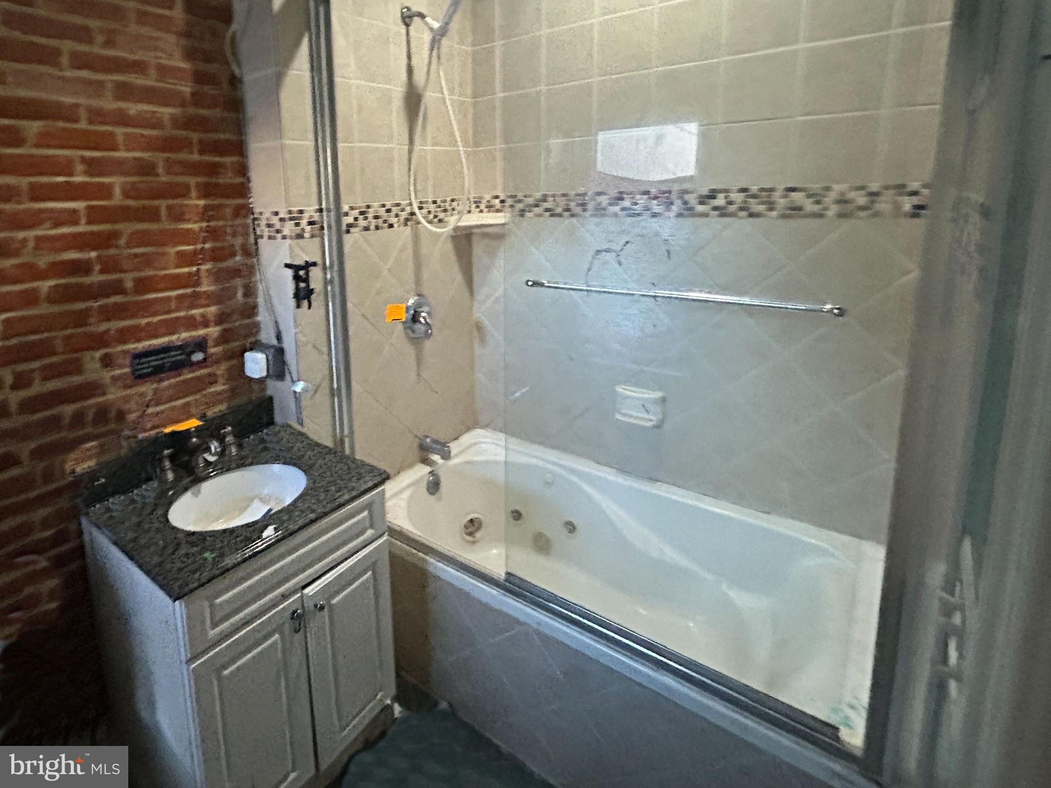 HOLLINS MARKET - Residential