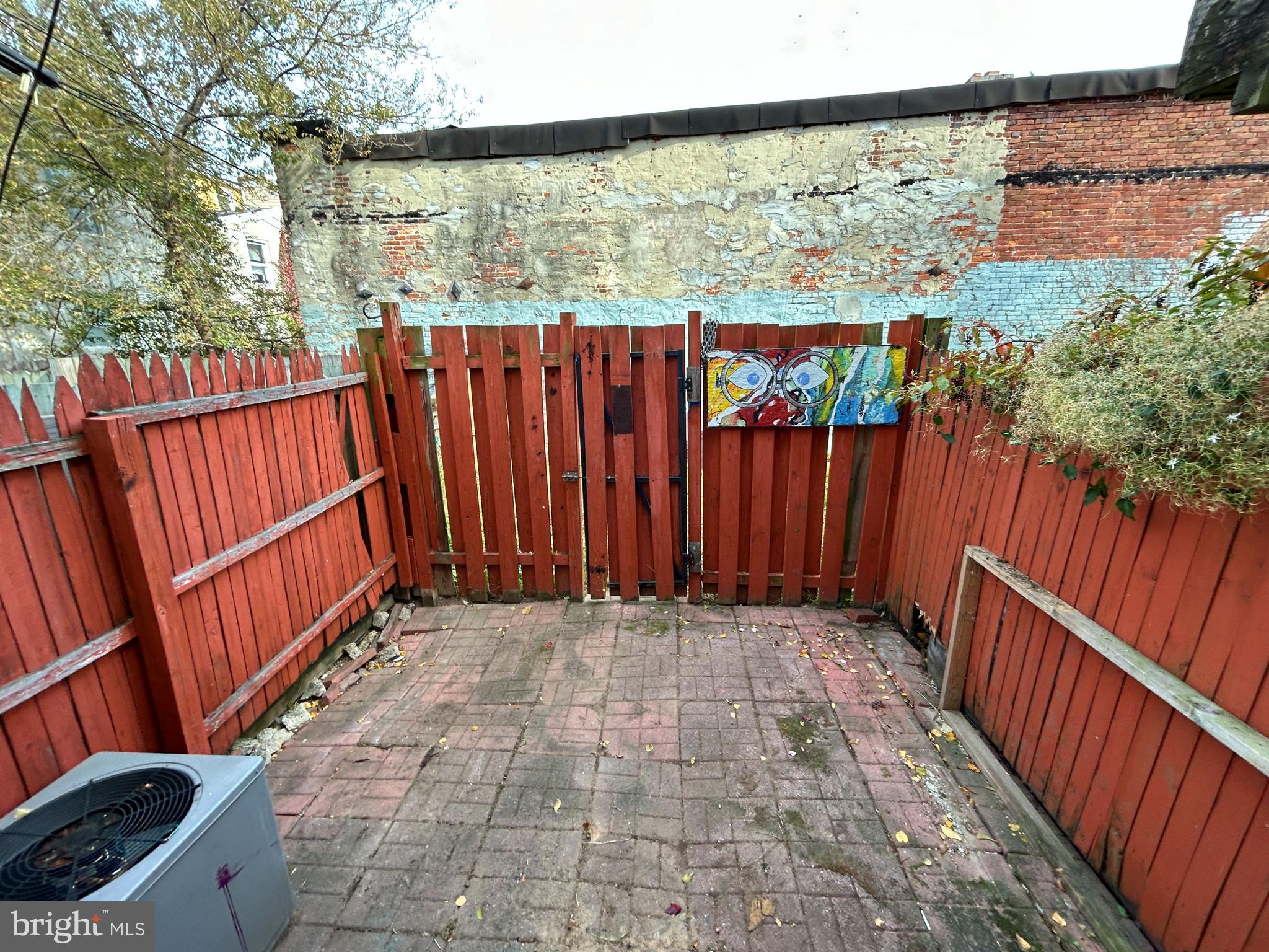 HOLLINS MARKET - Residential