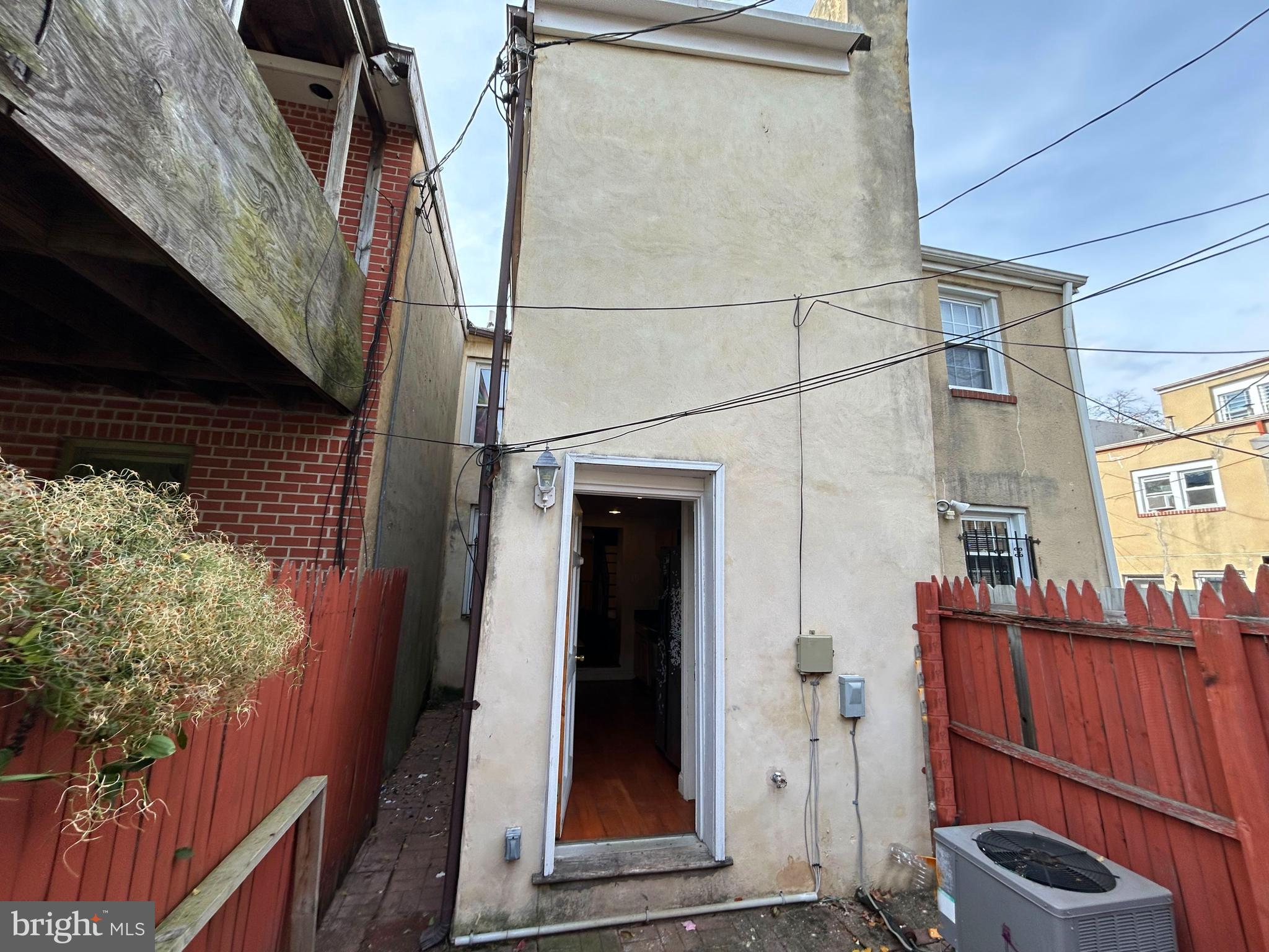 HOLLINS MARKET - Residential