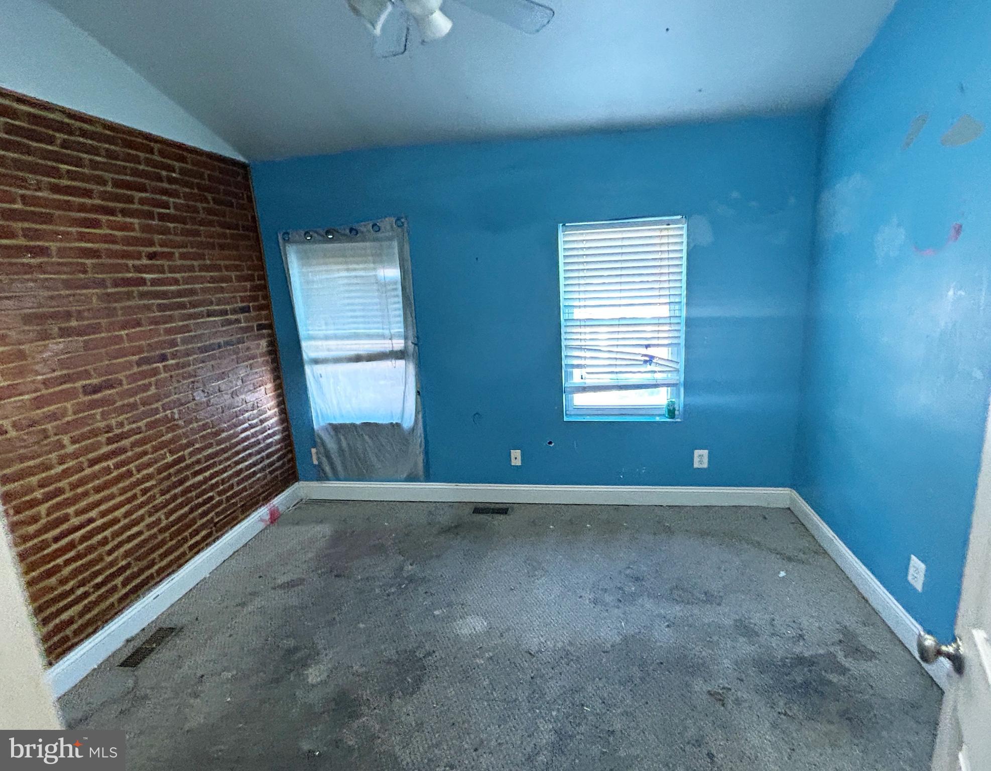 HOLLINS MARKET - Residential