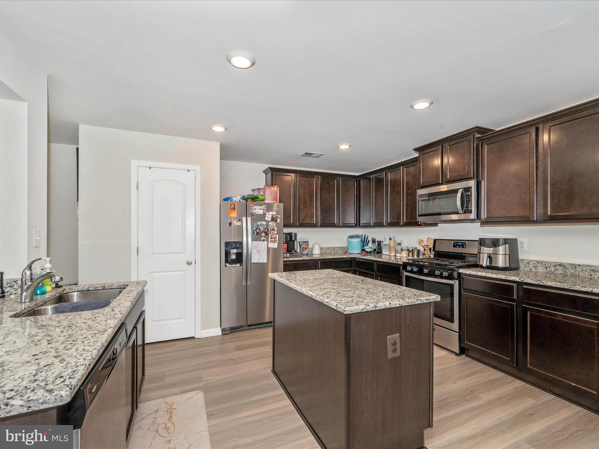 MCGINNIS POINT - Residential